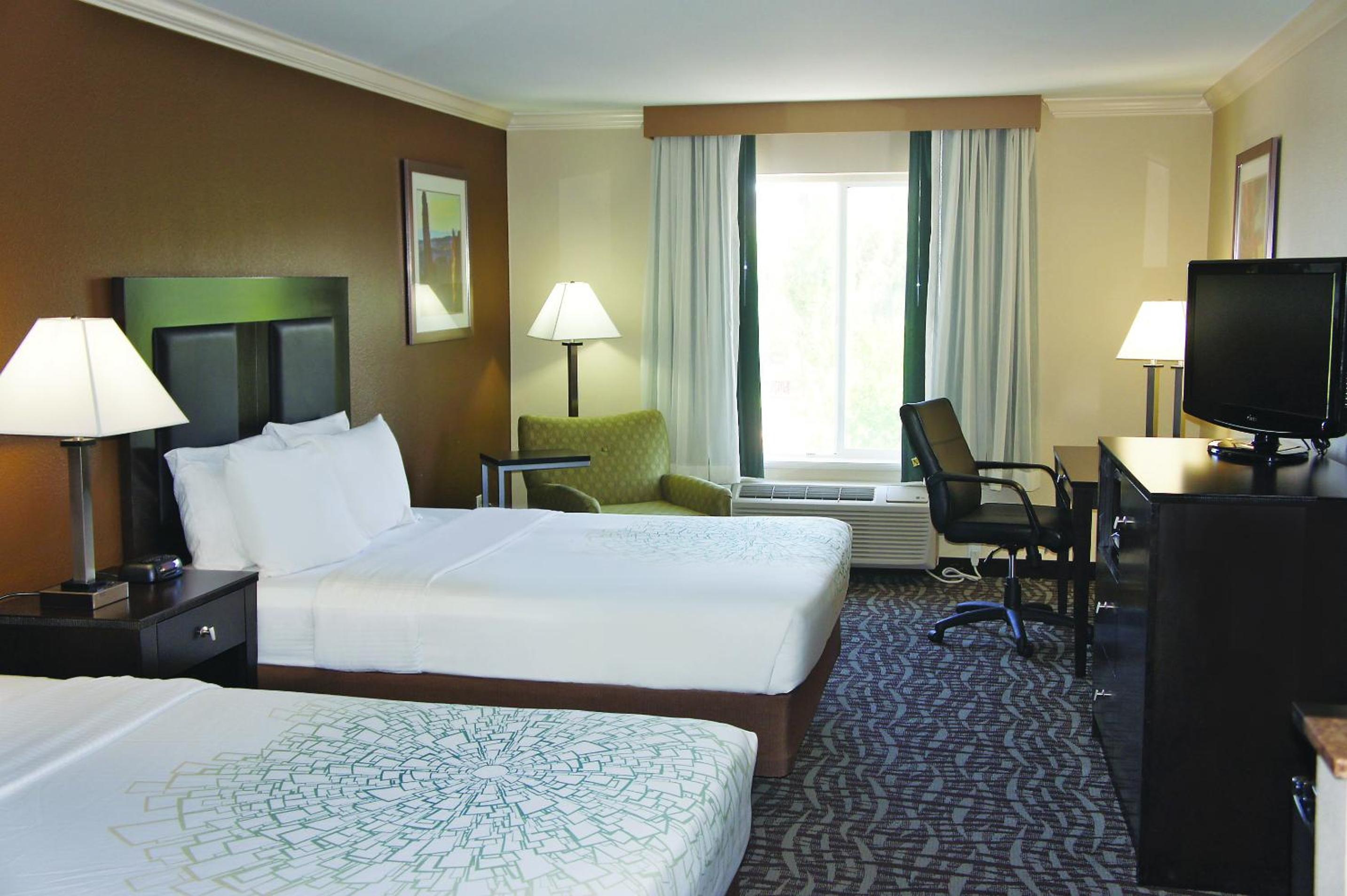Queen Room With Two Queen Beds - Mobility Access/Non-Smoking - Photo 1