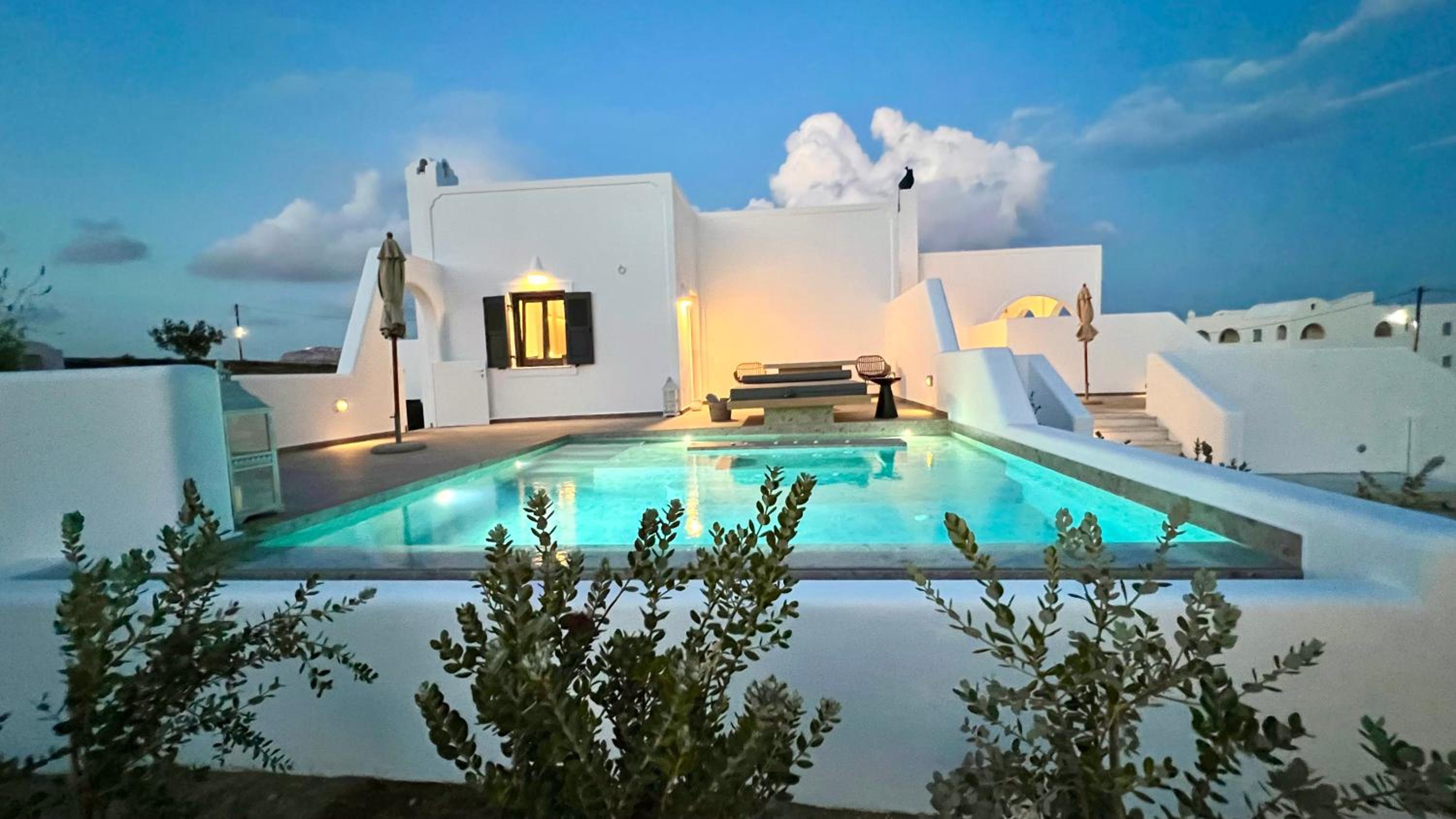 Junior Suite with Private Pool & Jetted Tub - Photo 15