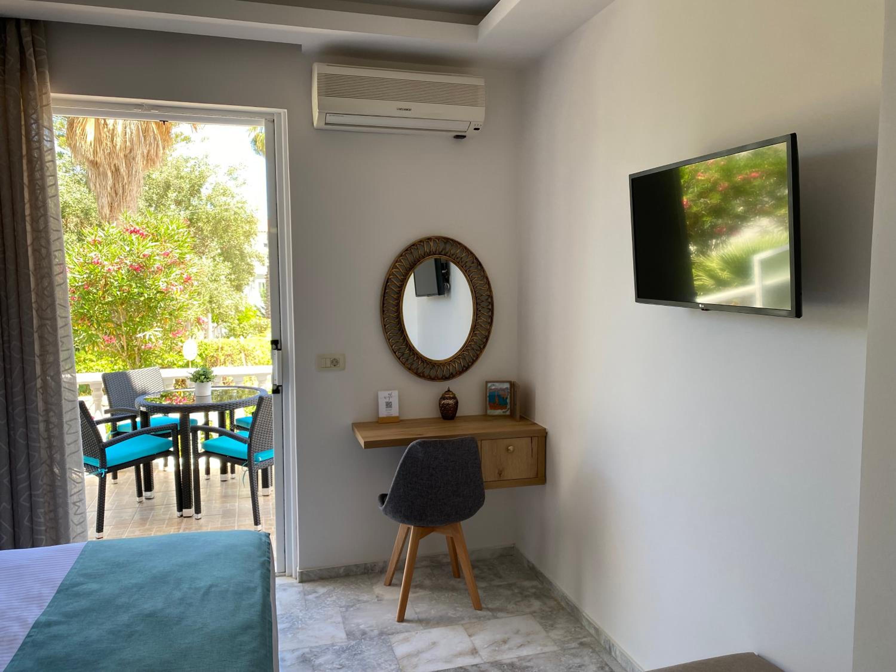 Suite with Garden View photo 3