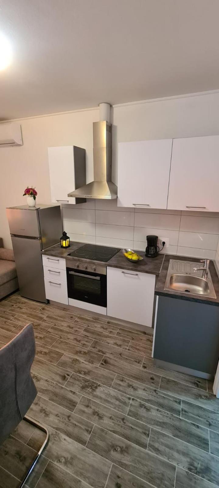 One-Bedroom Apartment - Photo 16
