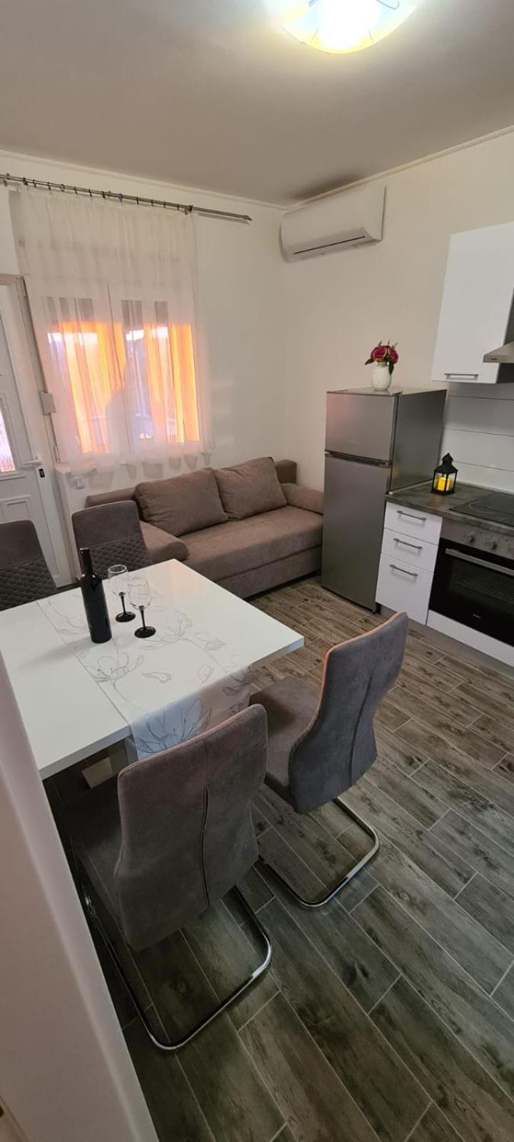 One-Bedroom Apartment - Photo 9
