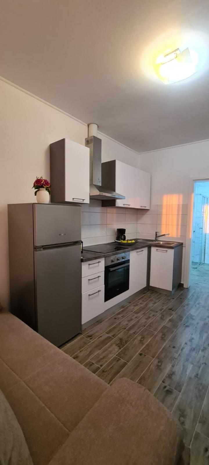 One-Bedroom Apartment - Photo 11