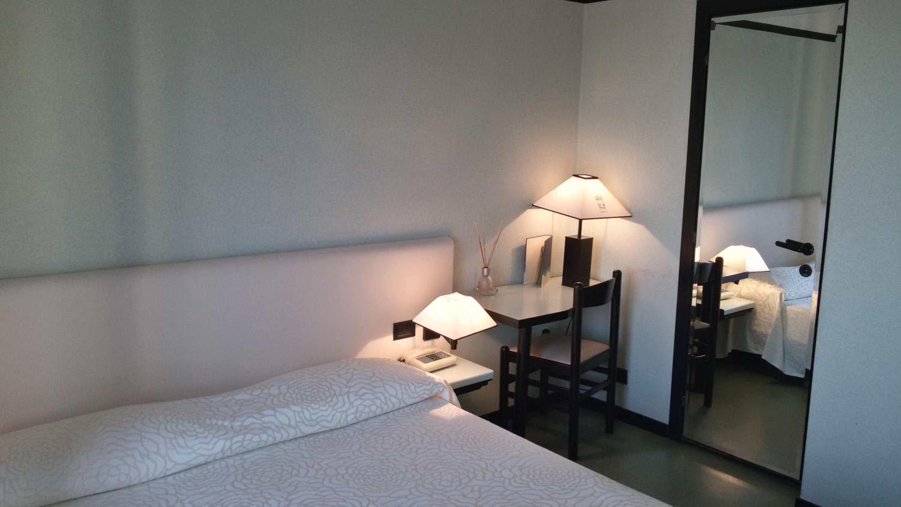 Economy Double Room photo 2
