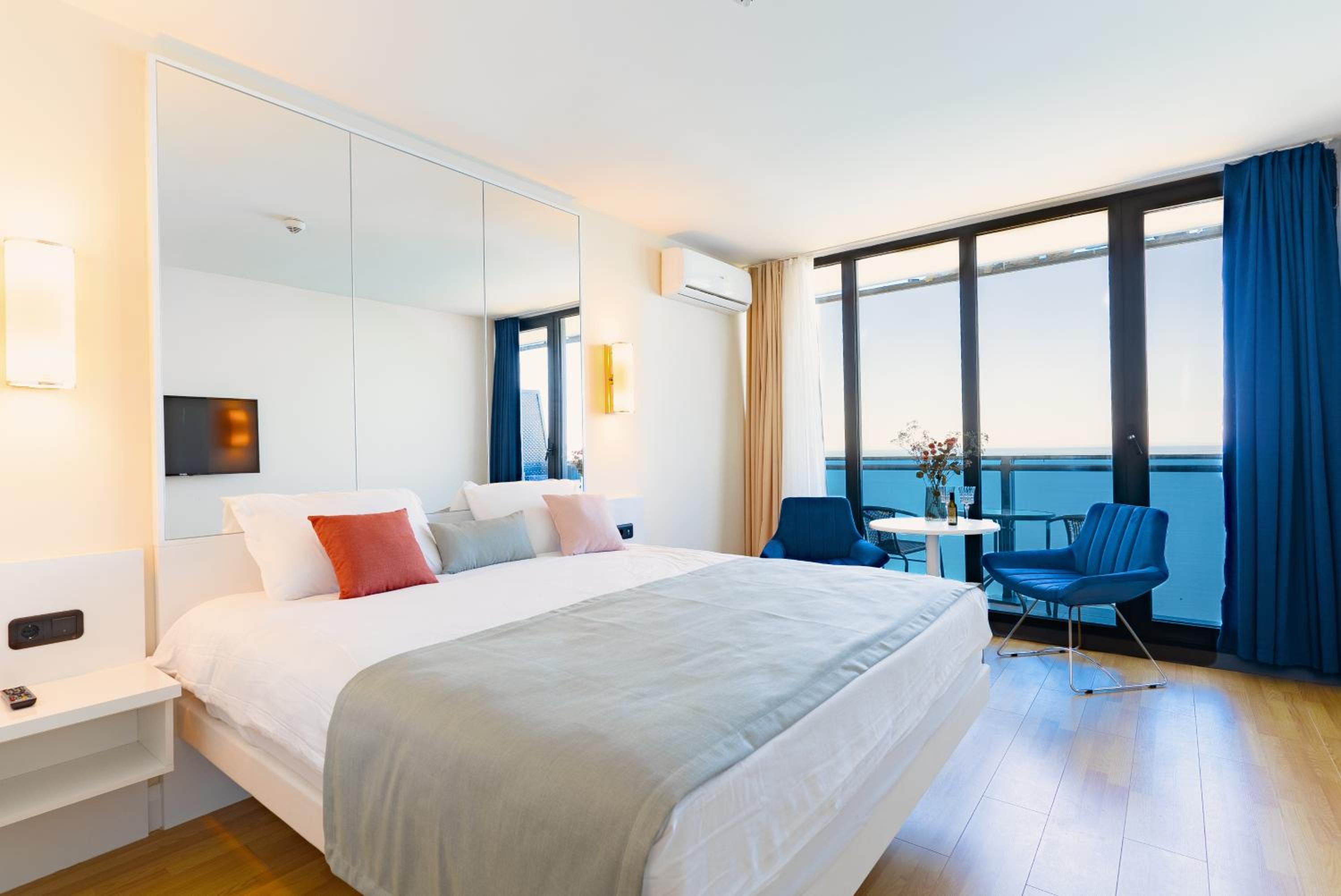 Studio Apartment with Sea View photo 1