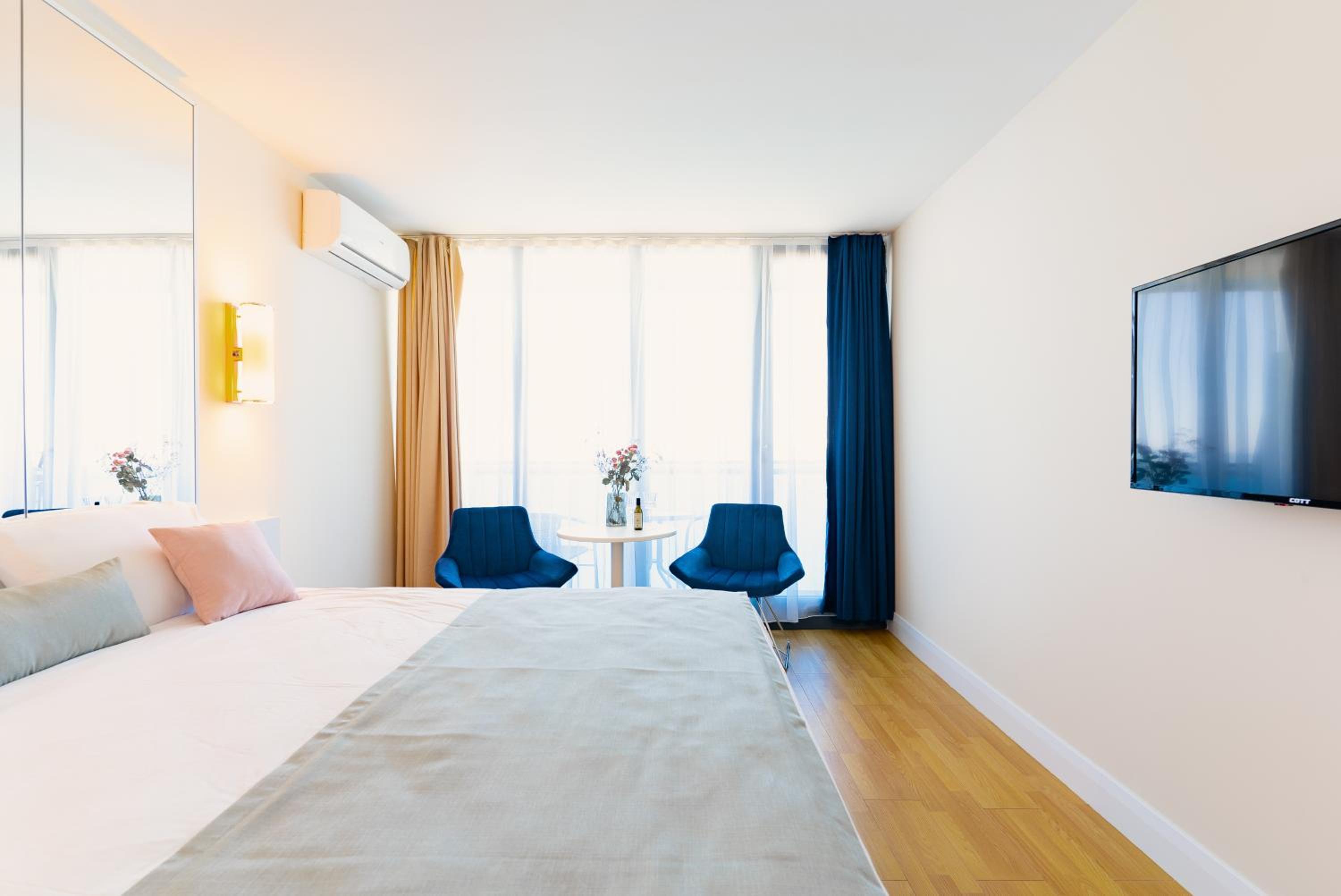 Studio Apartment with Sea View photo 3