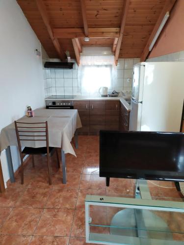 Three-Bedroom Apartment - Photo 15