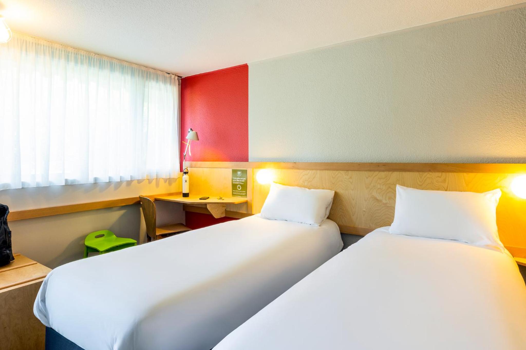Standard Twin Room - Photo 9