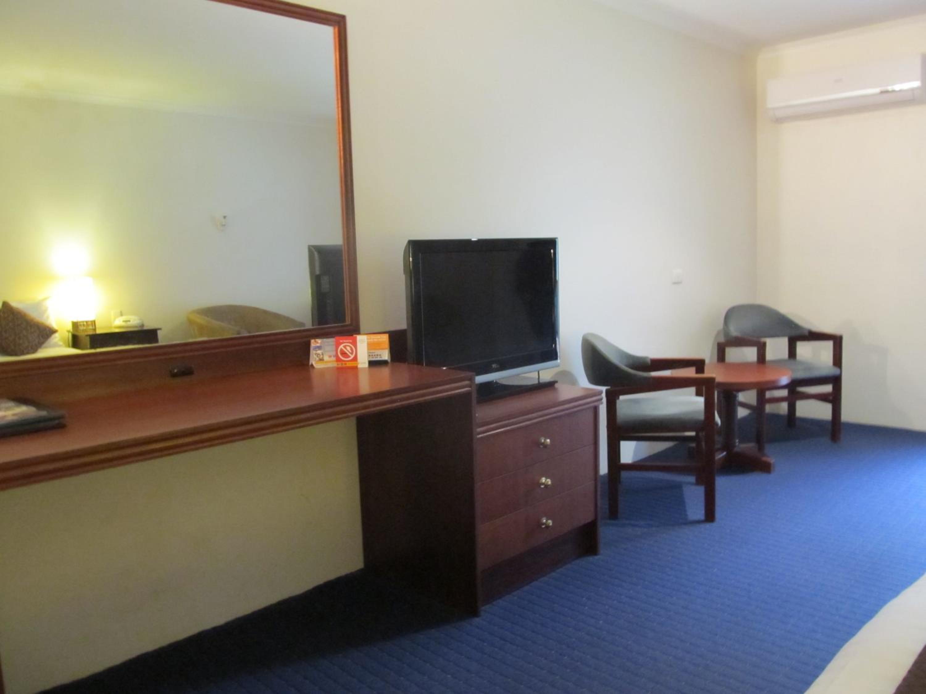 Queen Suite with Spa Bath - Photo 4