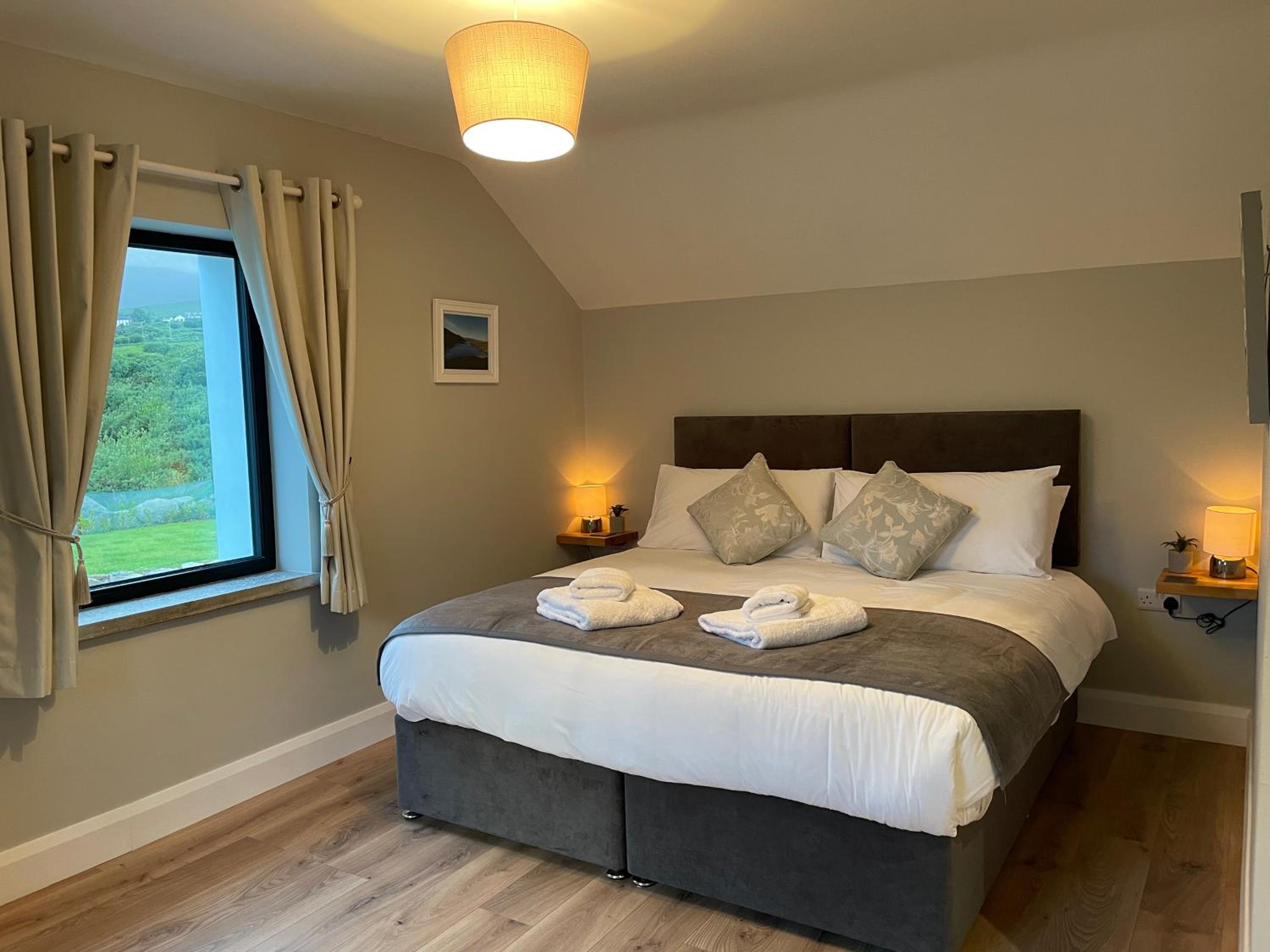 Double or Twin Room with Mountain View - Photo 11