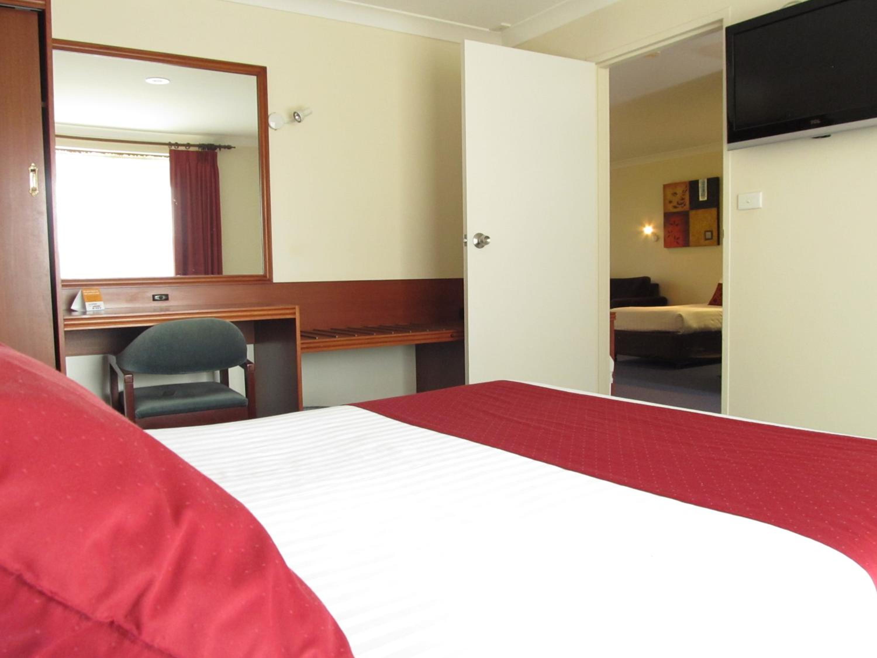 Deluxe Suite with Spa Bath - Photo 1