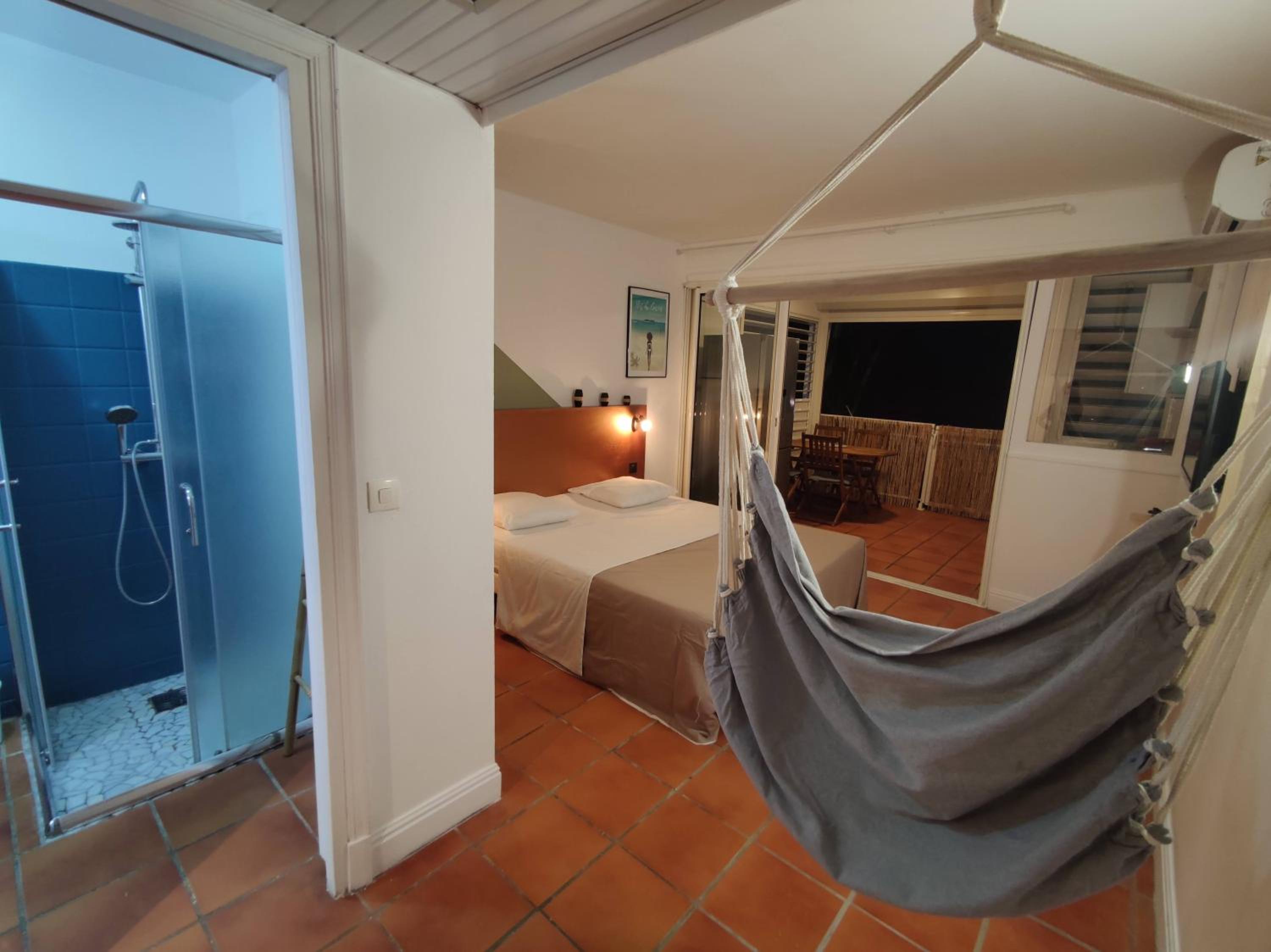 One-Bedroom Apartment - Photo 11