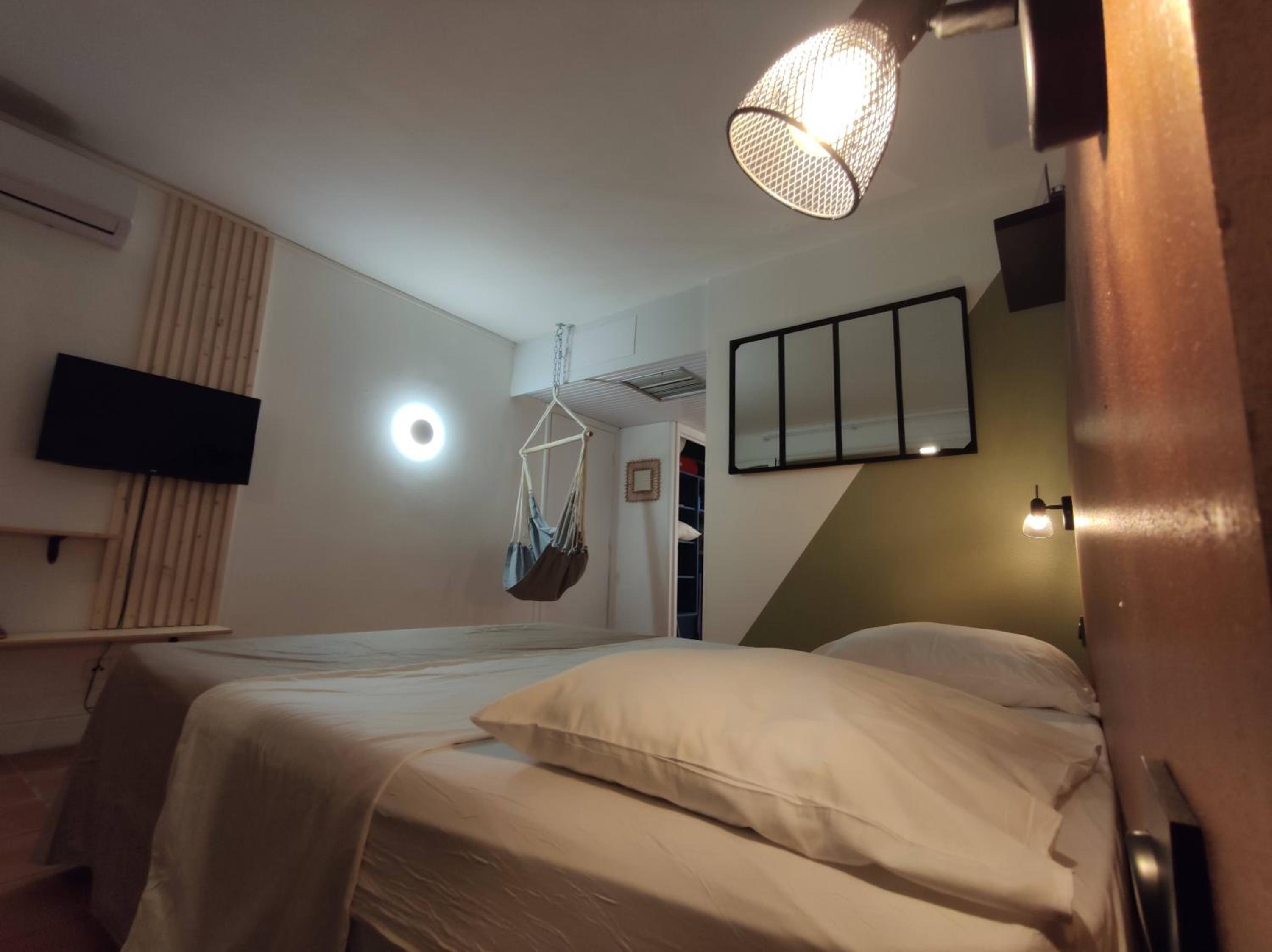 One-Bedroom Apartment - Photo 4