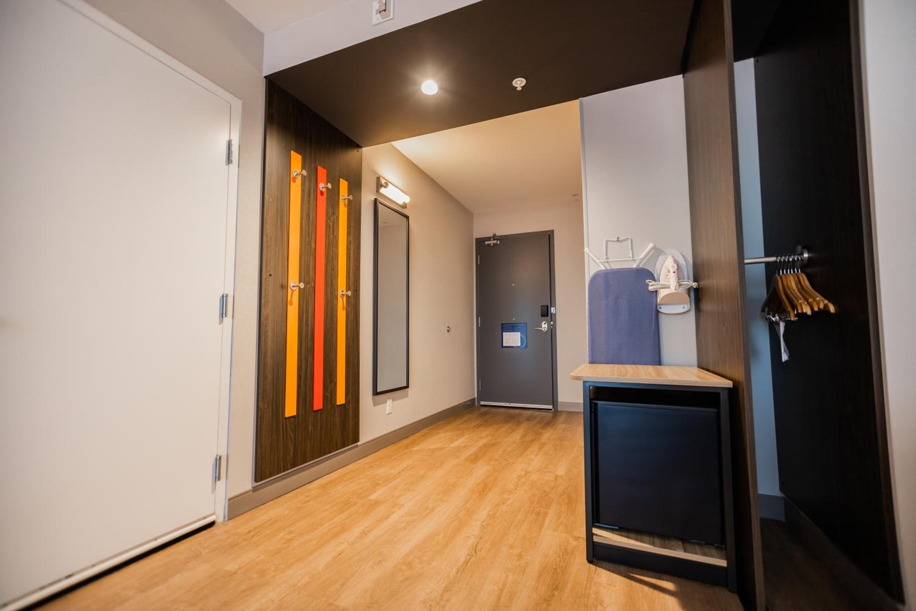 King Room with Roll-In Shower - Mobility and Hearing Access - Photo 6
