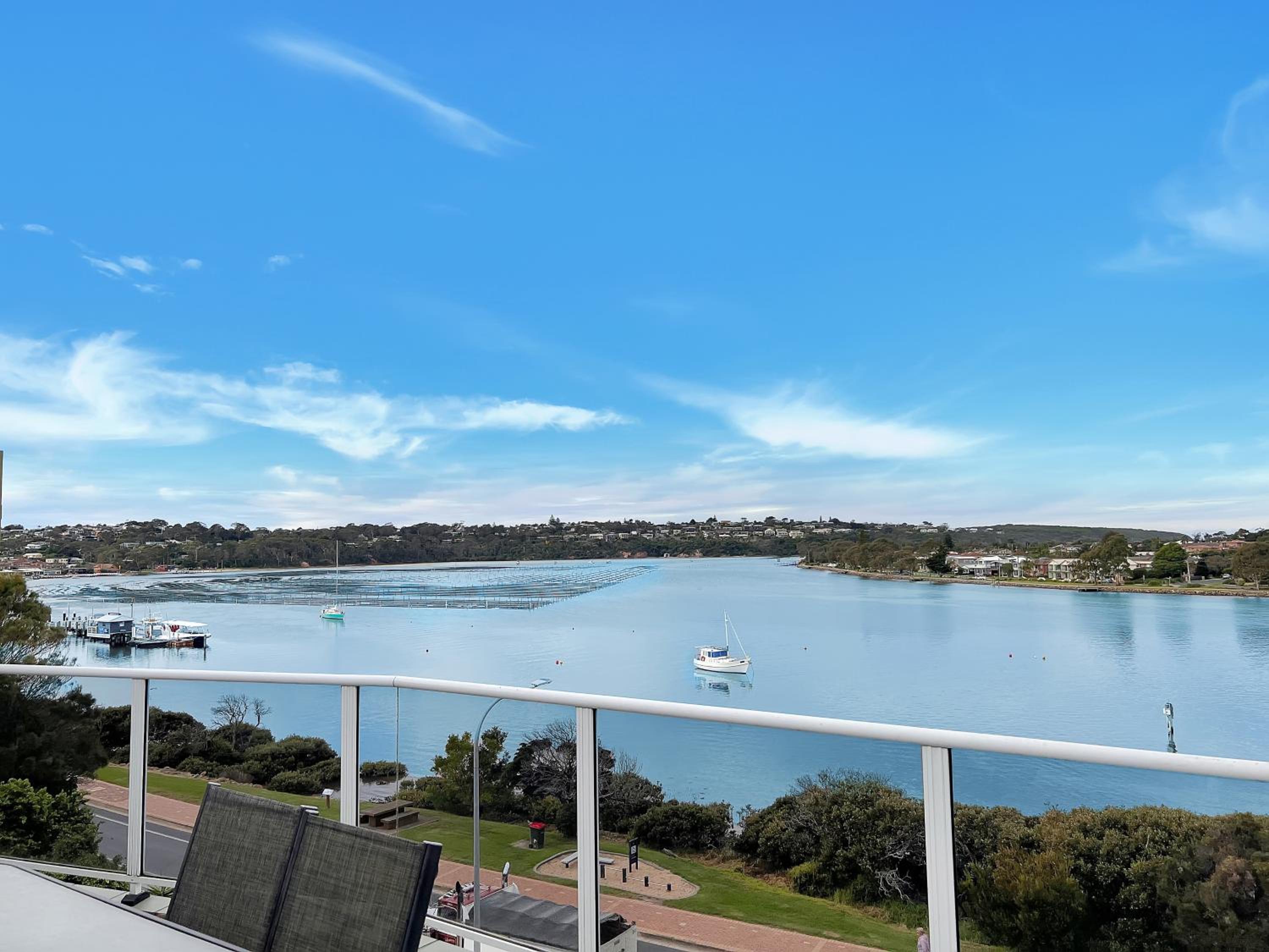 One- Bedroom Apartment Lake View - 7 Night min. photo 3