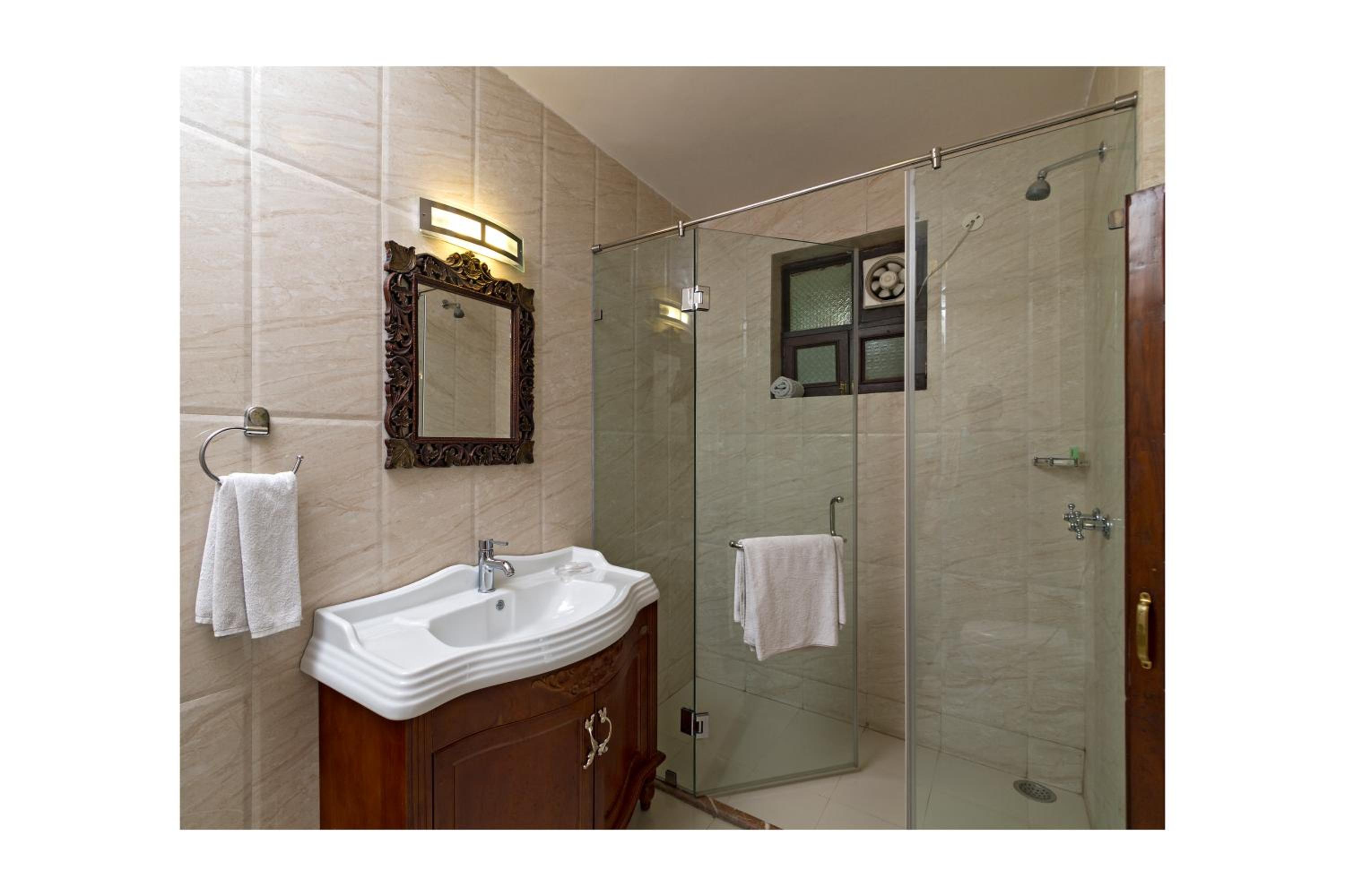 Super Deluxe Double room with complimentary Airport pickup. - Photo 2