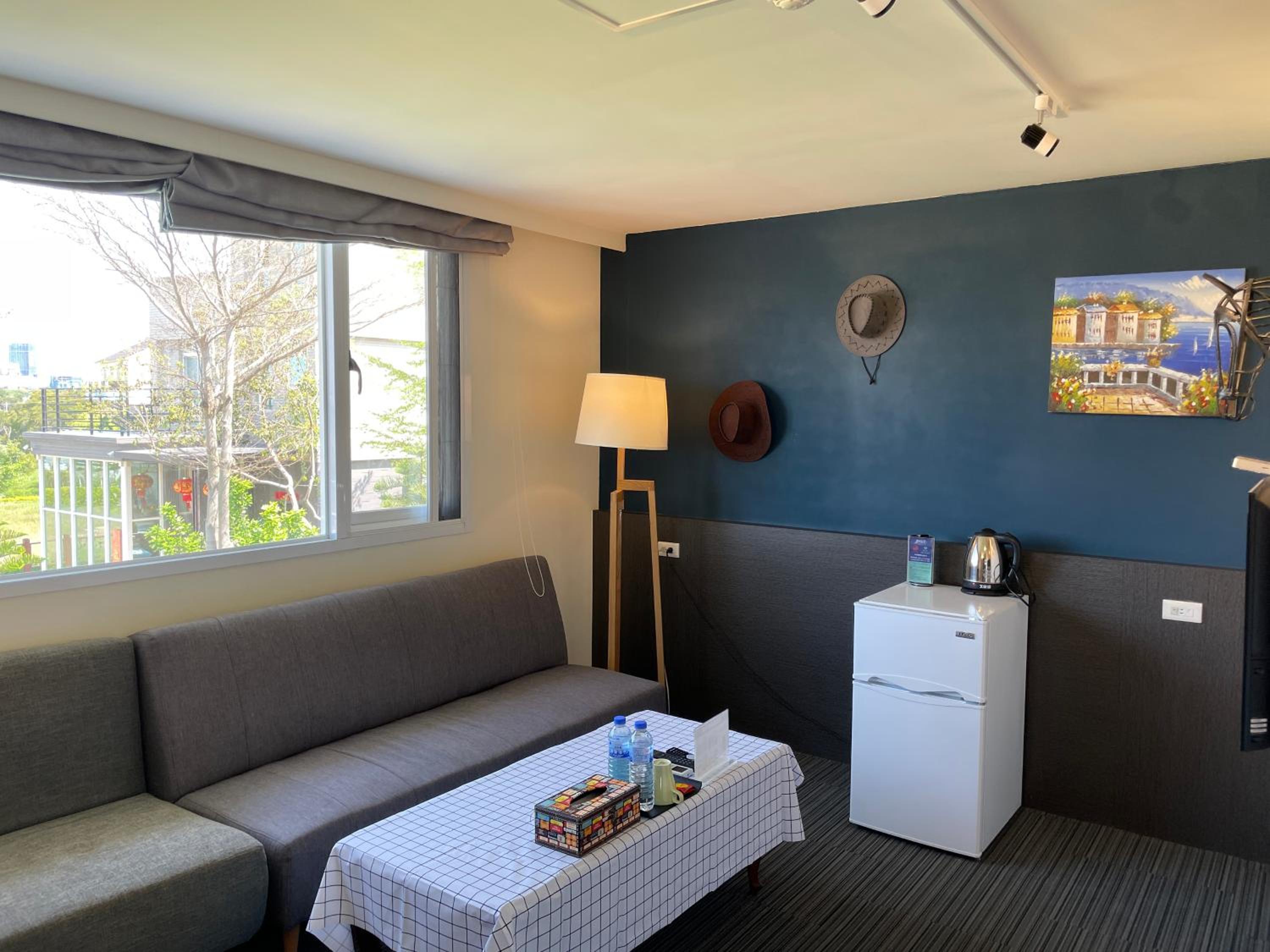 Deluxe Double Room with Side Sea View photo 3