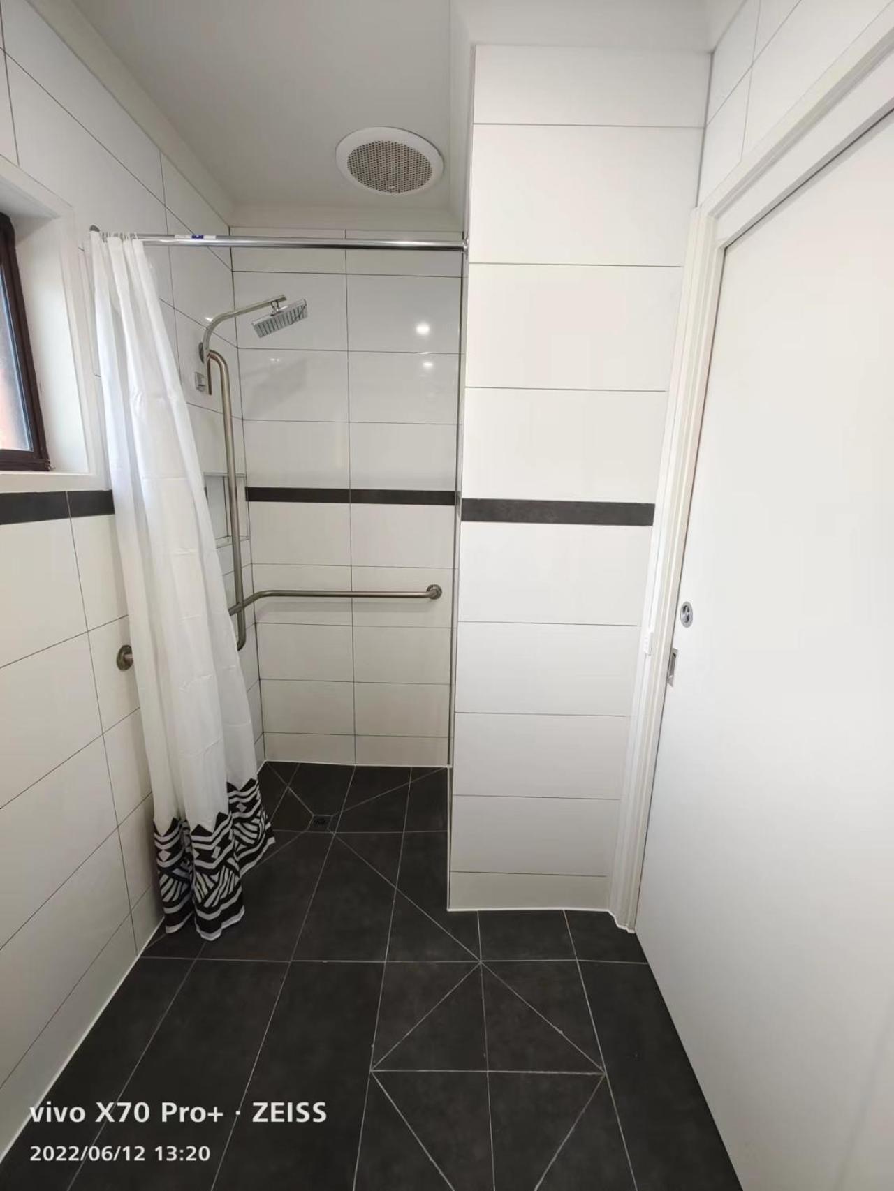 Standard Double Room - Photo 3