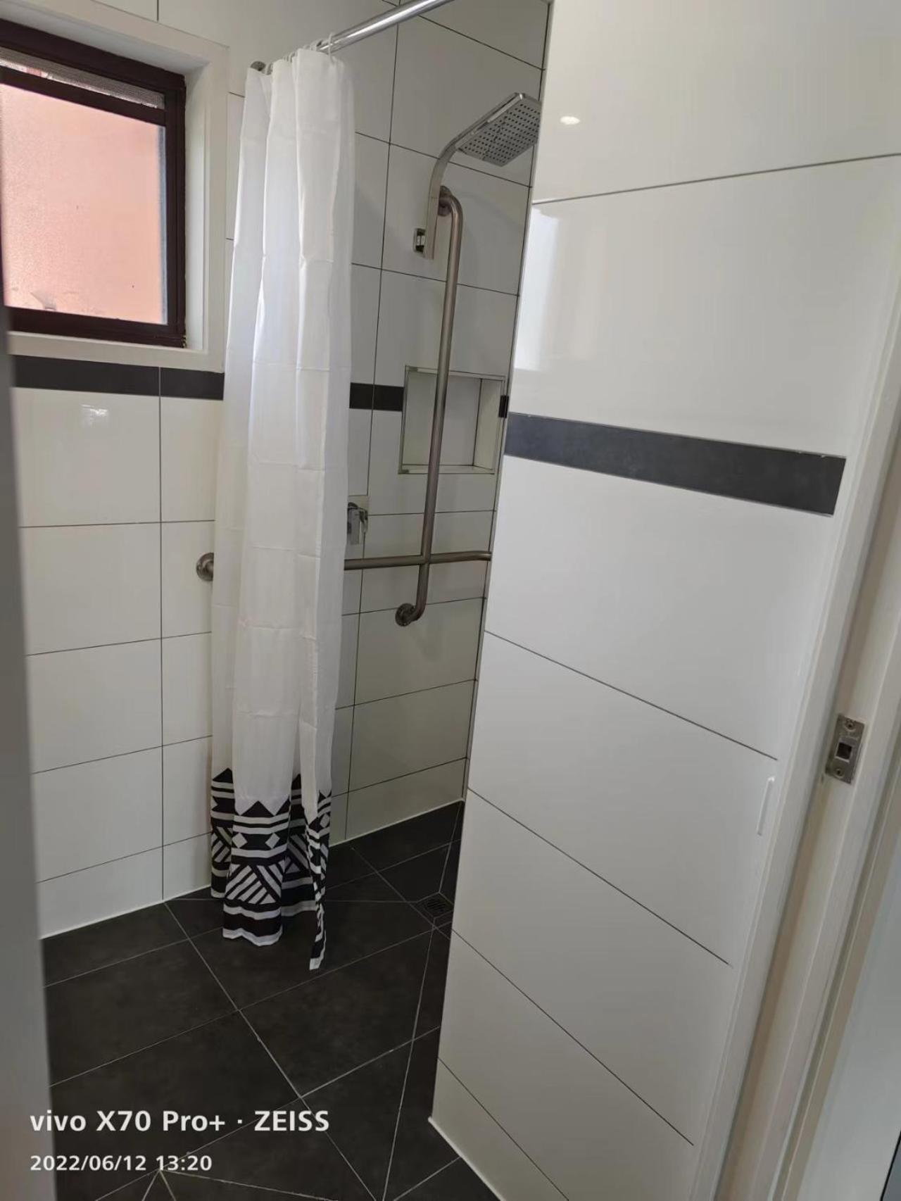 Standard Double Room - Photo 2
