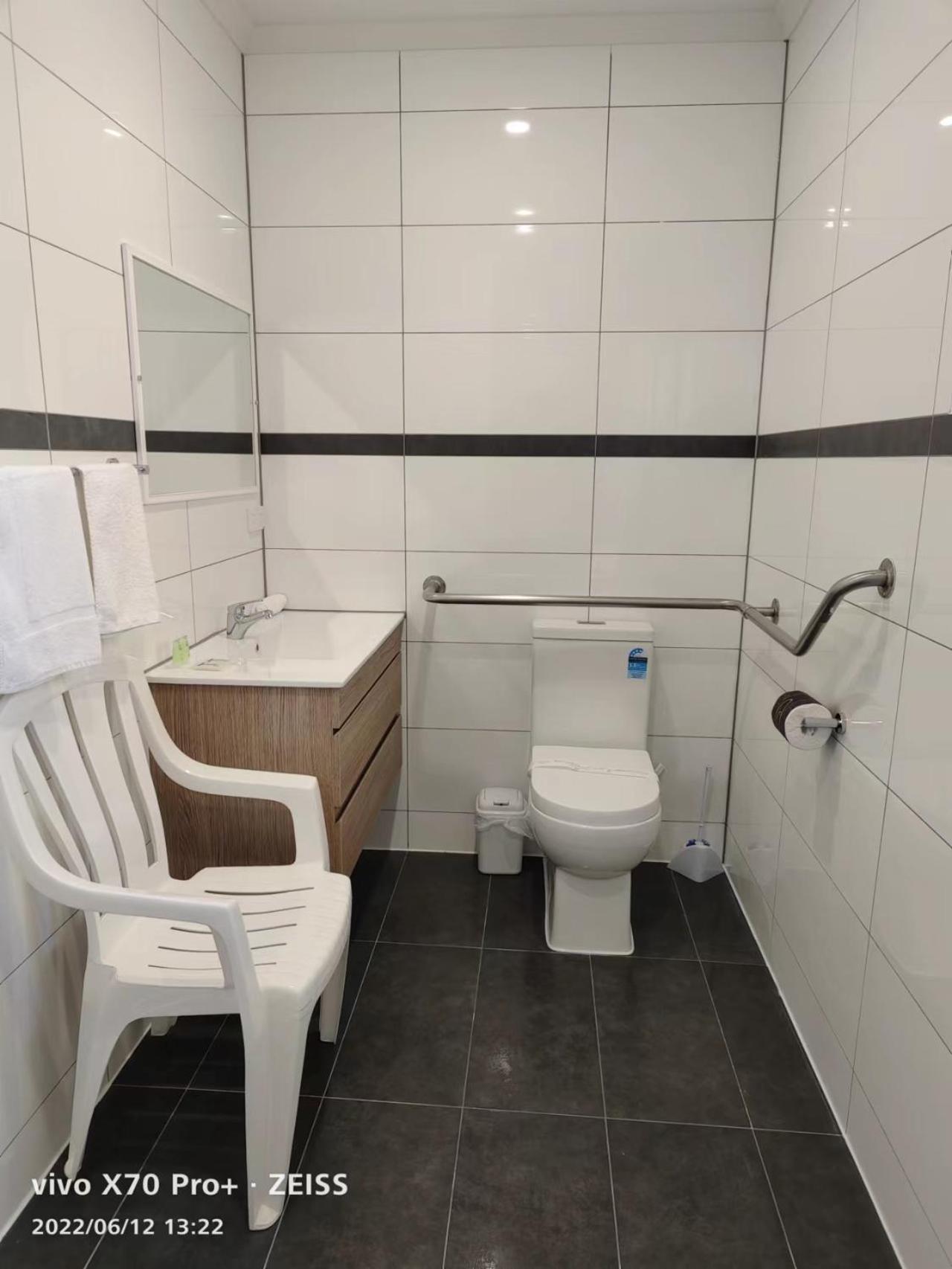 Standard Double Room - Photo 5