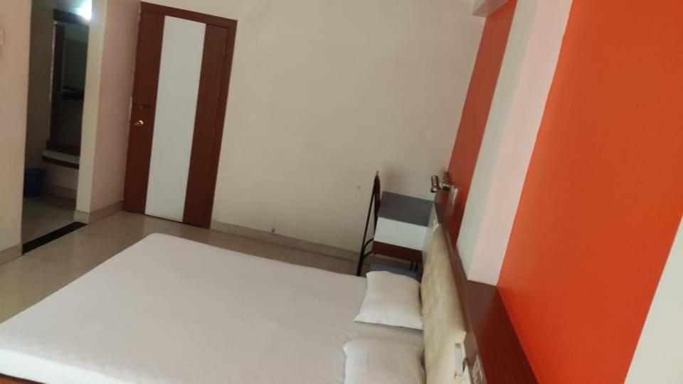 Standard Double Room with Fan - Photo 8