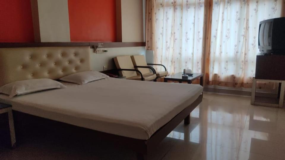 Standard Double Room with Fan - Photo 1