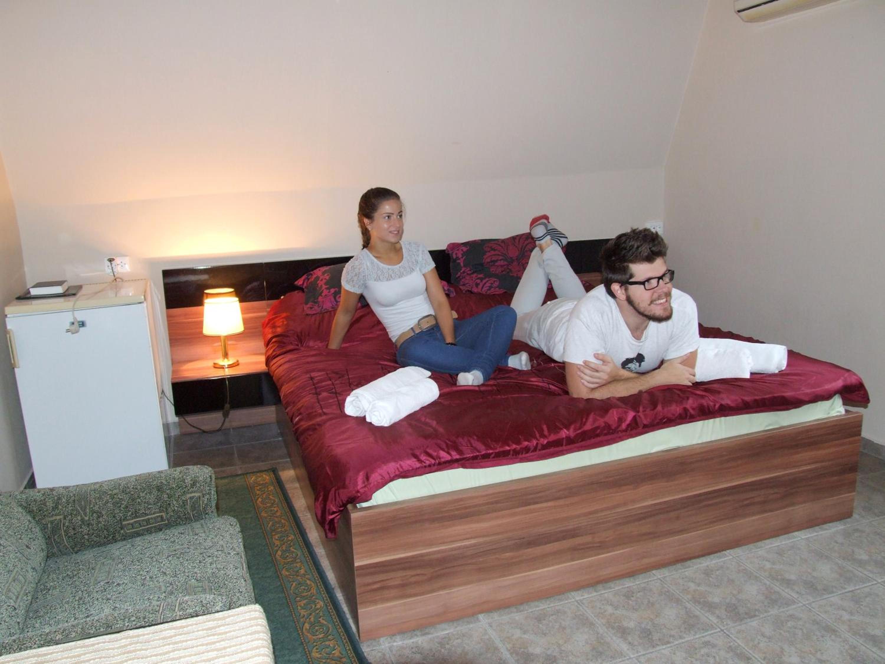 Double Room - Photo 8