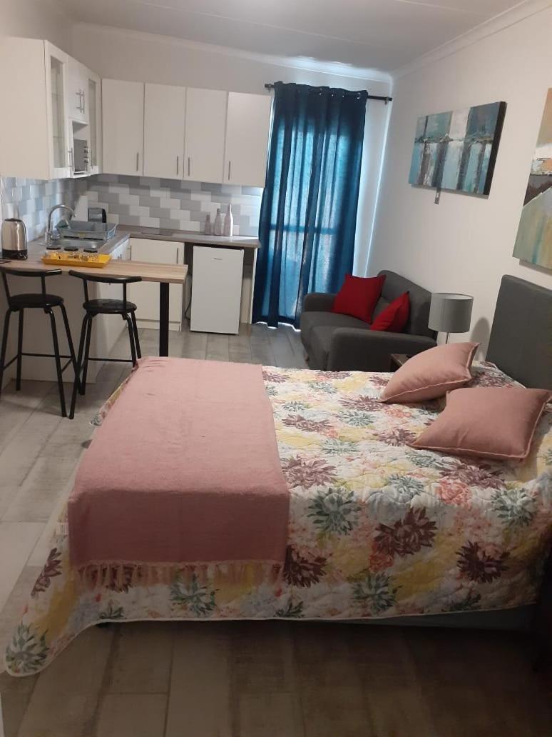 One-Bedroom Apartment - Photo 1