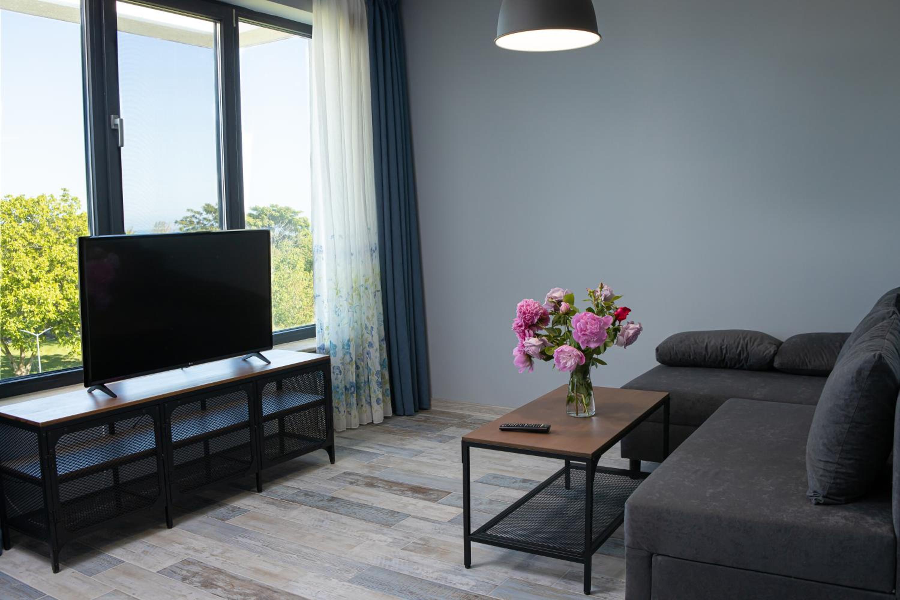 Apartment photo 2