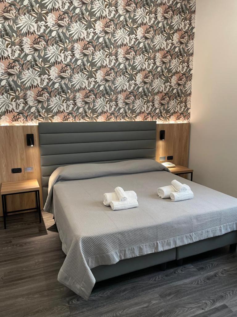 Double or Twin Room - Photo 5
