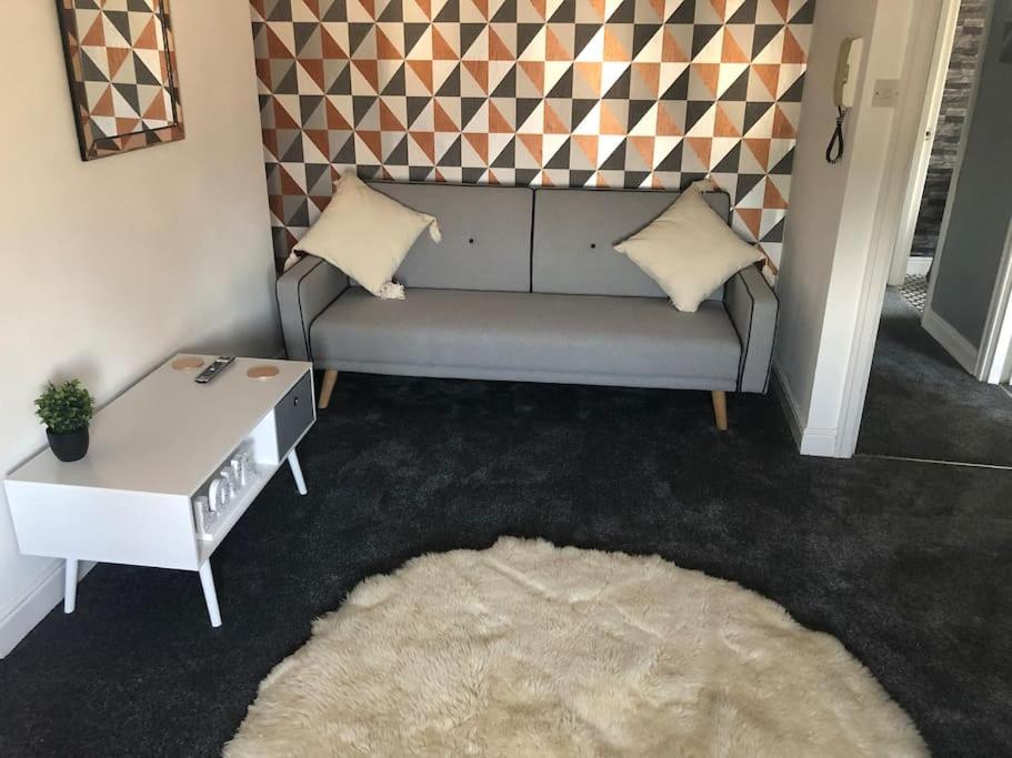 One-Bedroom Apartment - Photo 1