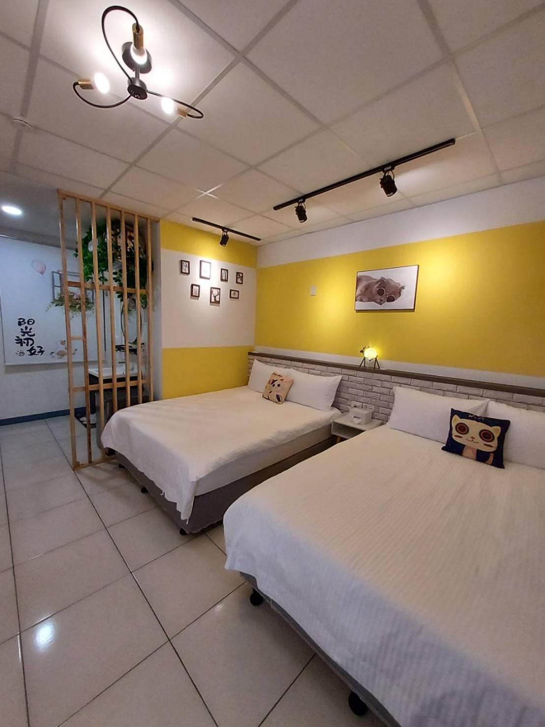 Twin Room with Private Bathroom photo 2