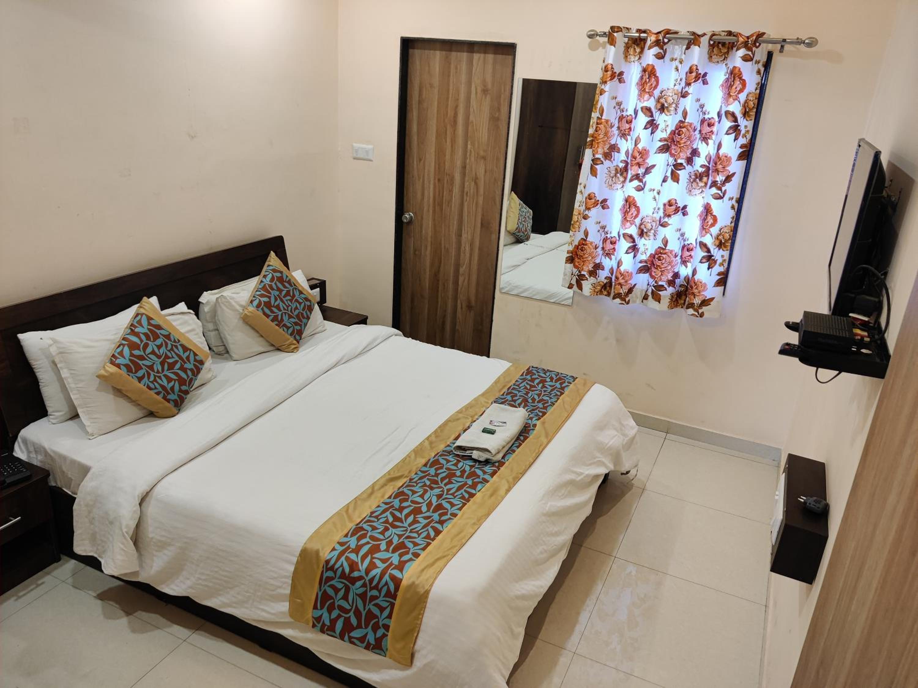 Deluxe Room - Photo 13