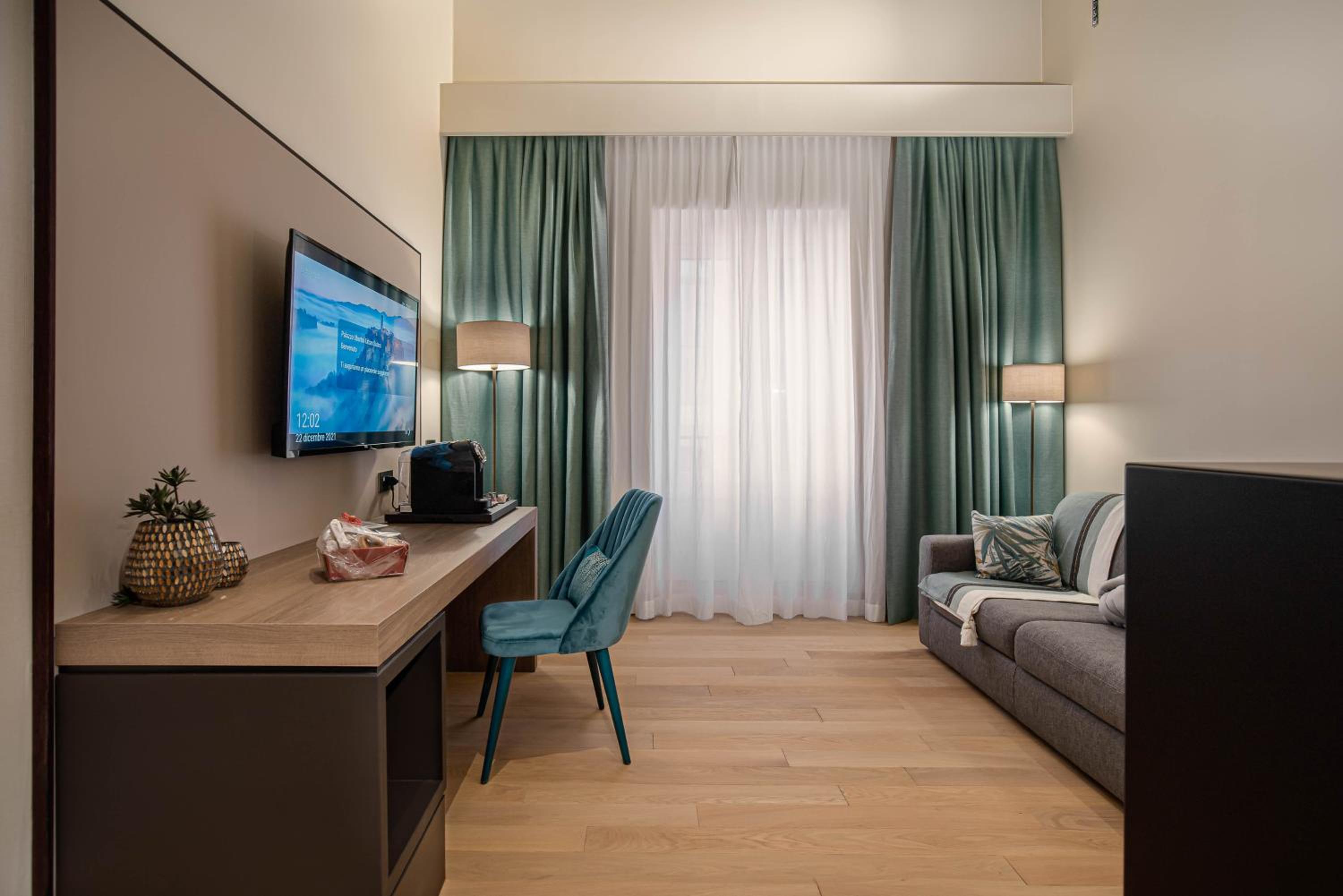 Suite - Photo 10
