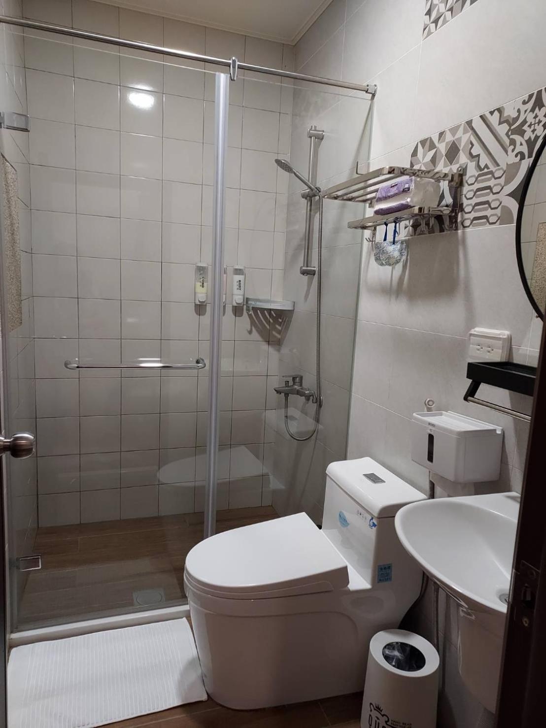 Family Room with Private Bathroom photo 2