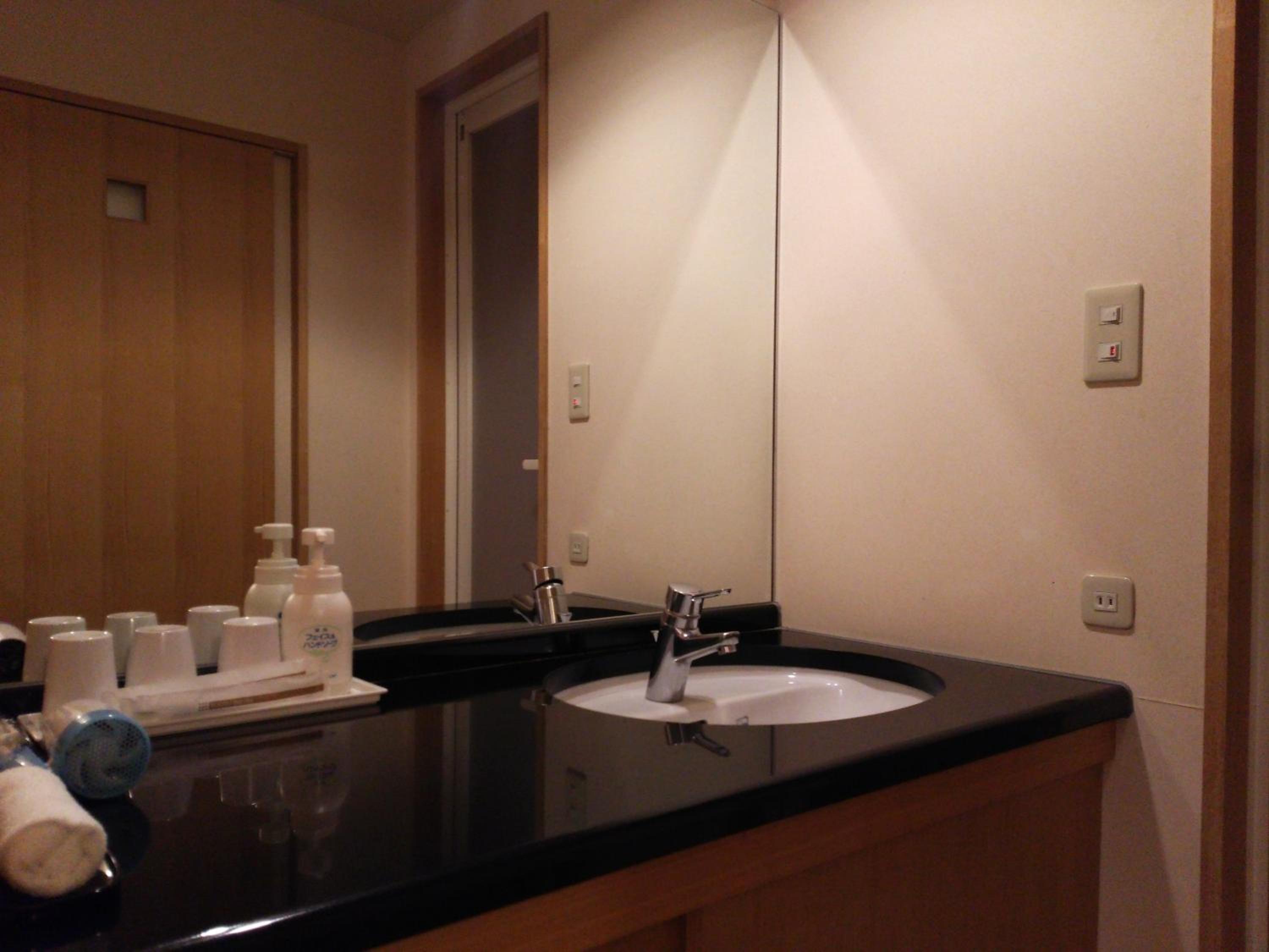 Twin Room - Smoking - Photo 4