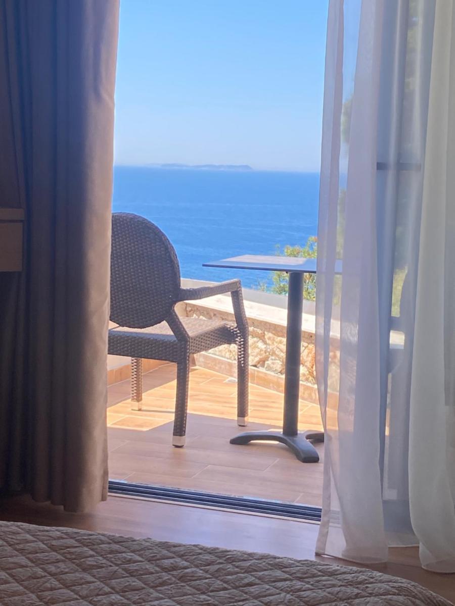 Deluxe Double Room with Balcony and Sea View photo 1
