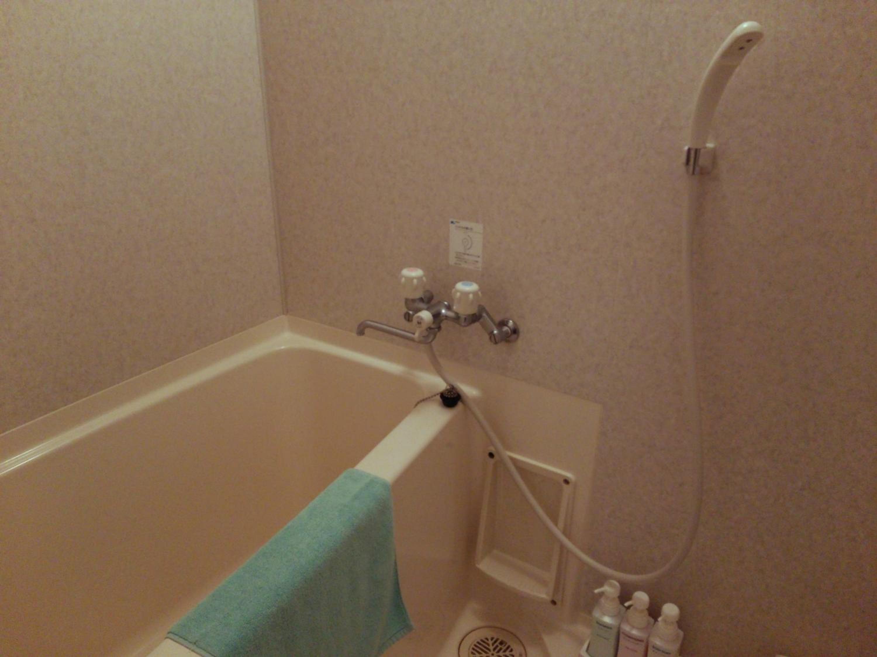 Twin Room - Smoking - Photo 2