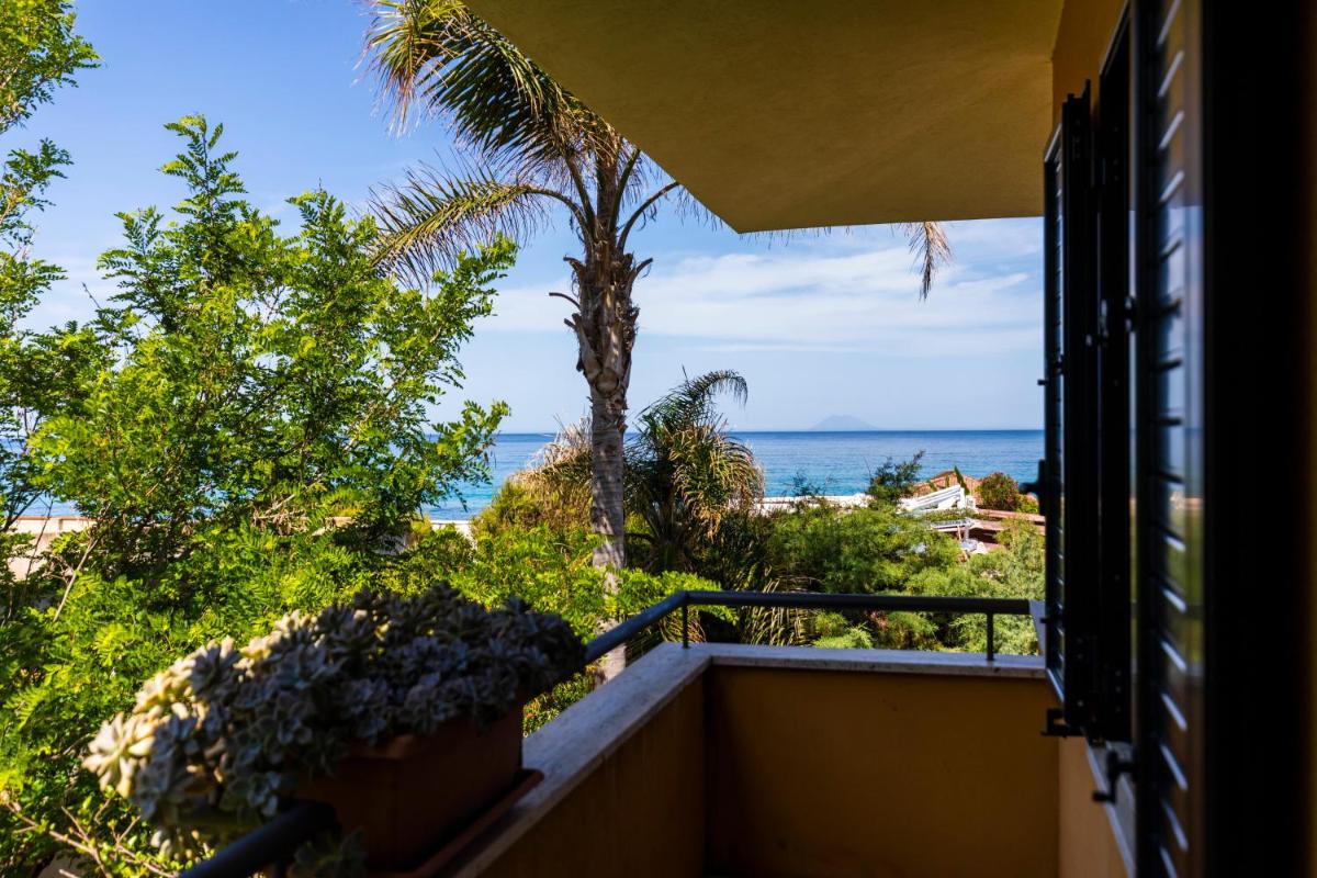 Two-Bedroom Apartment with Sea View photo 3