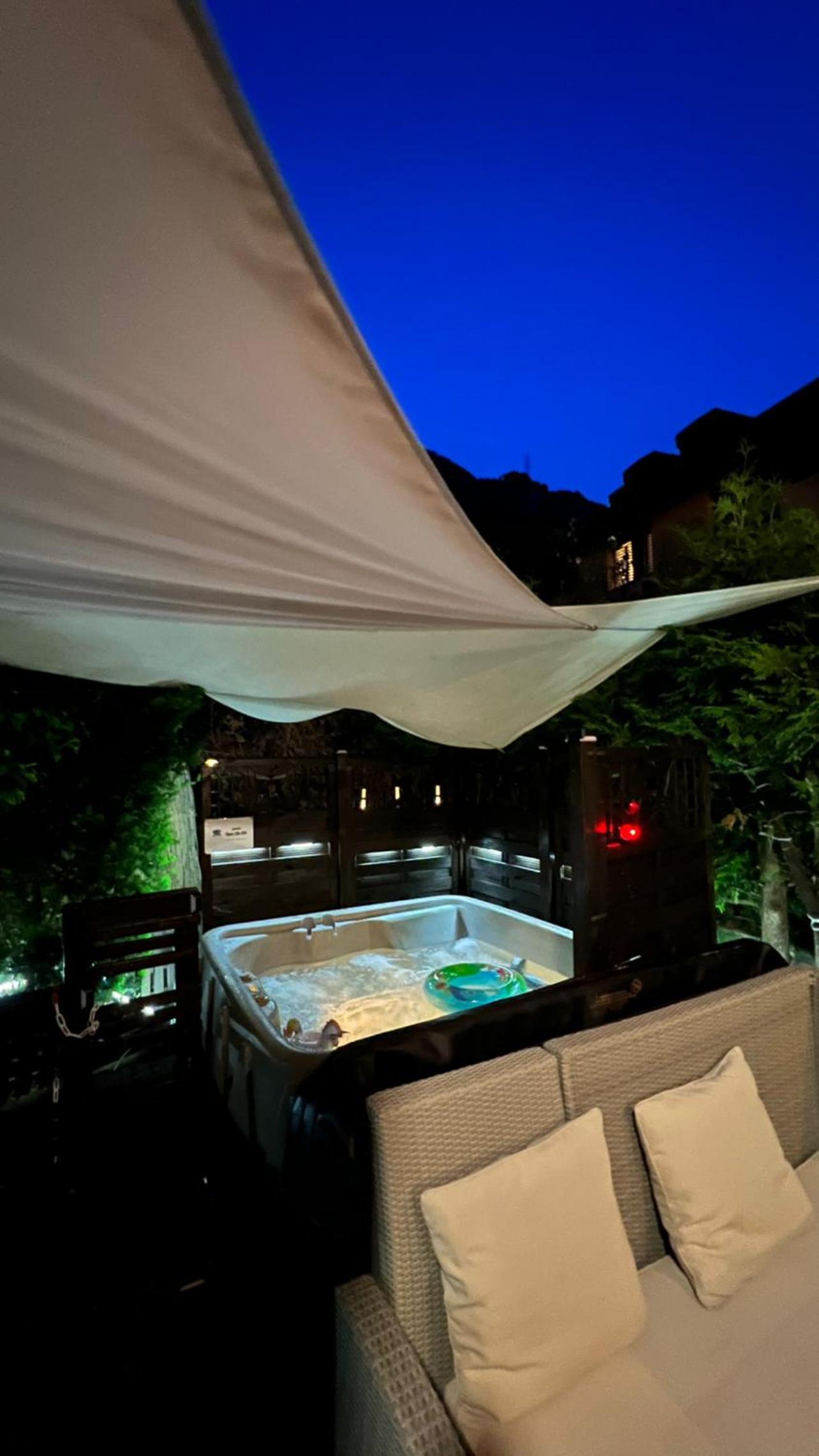 Deluxe Apartment jacuzzi - Photo 3