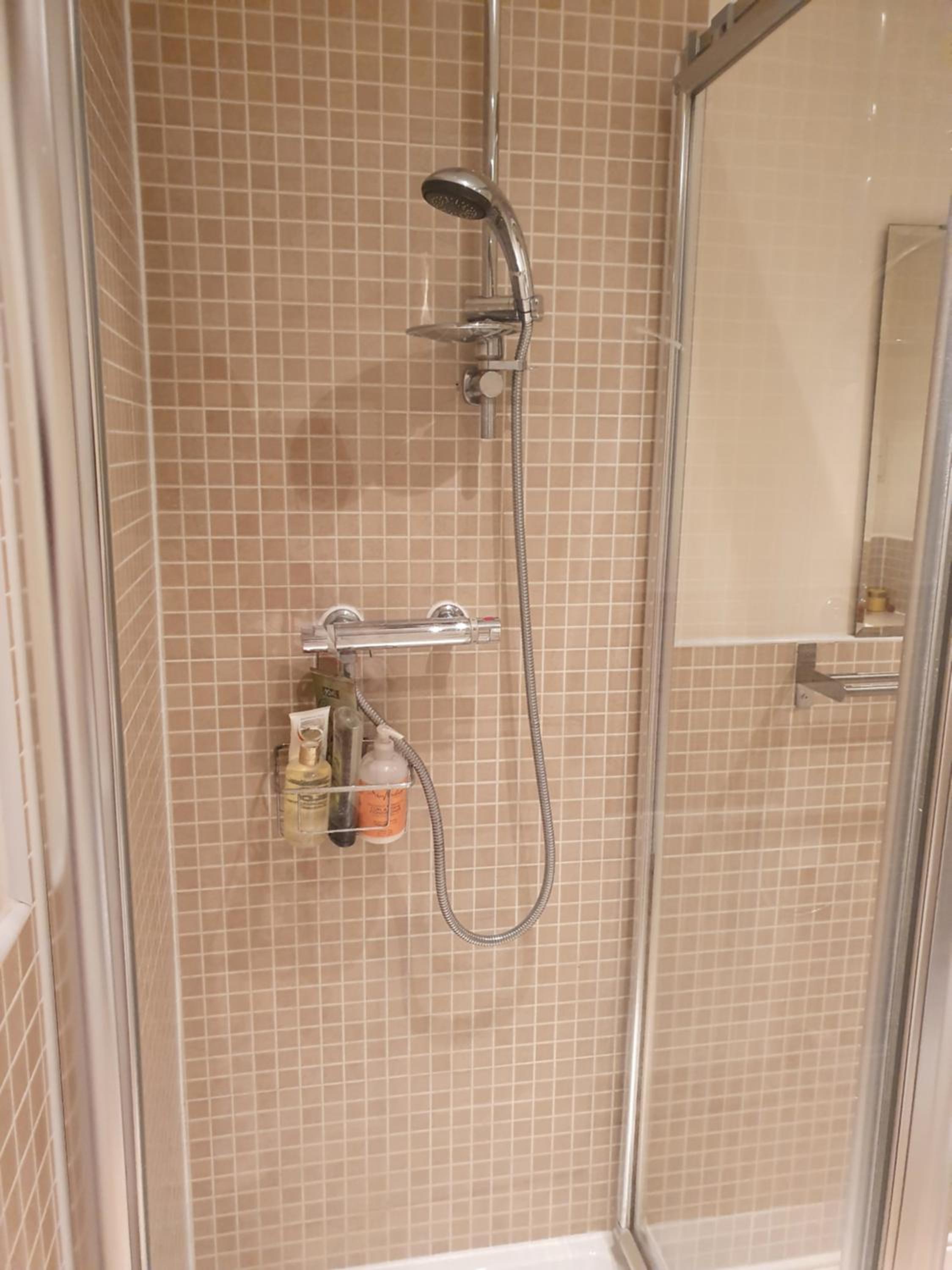 Deluxe Double Room with Shower photo 3