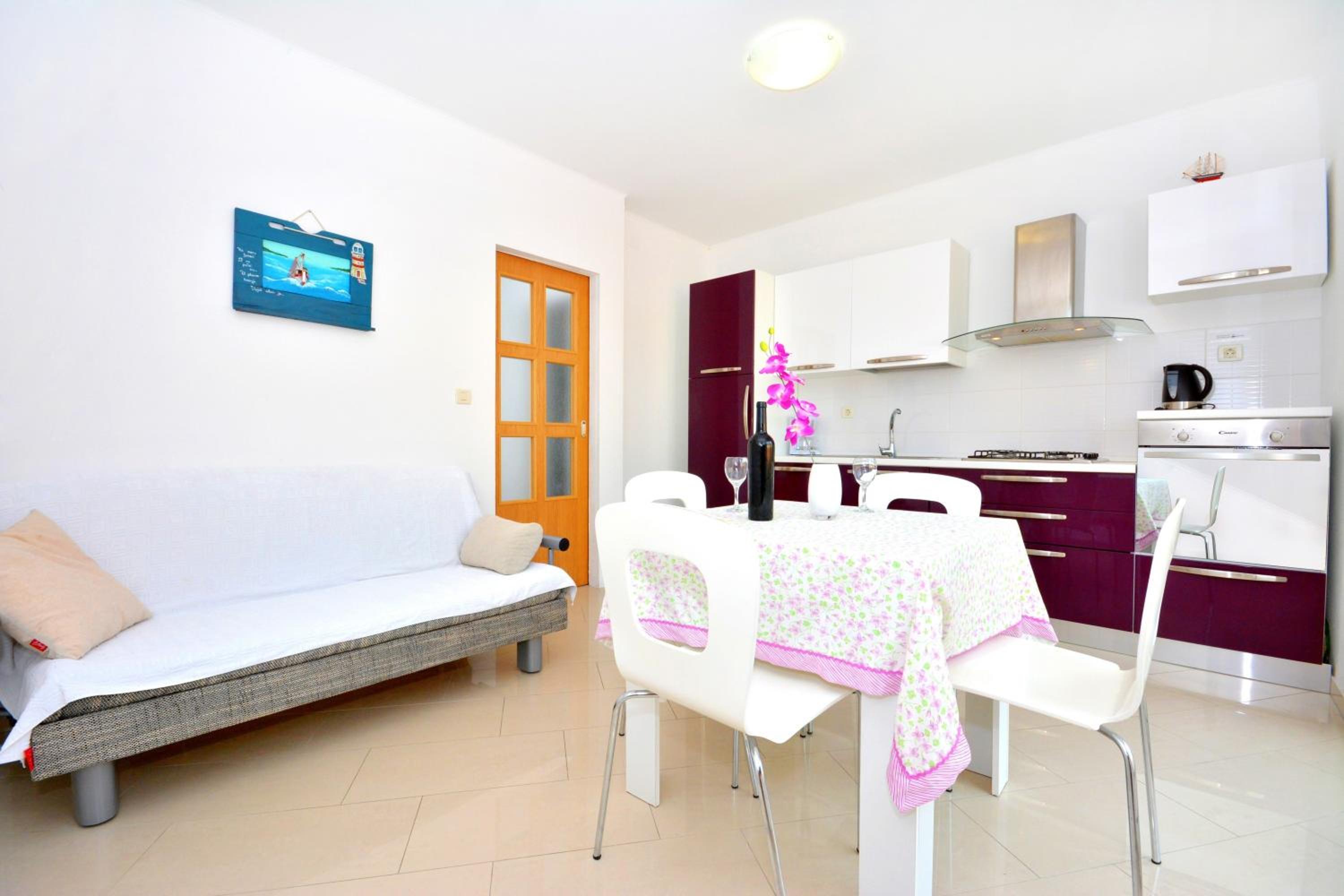 One-Bedroom Apartment with Terrace photo 2