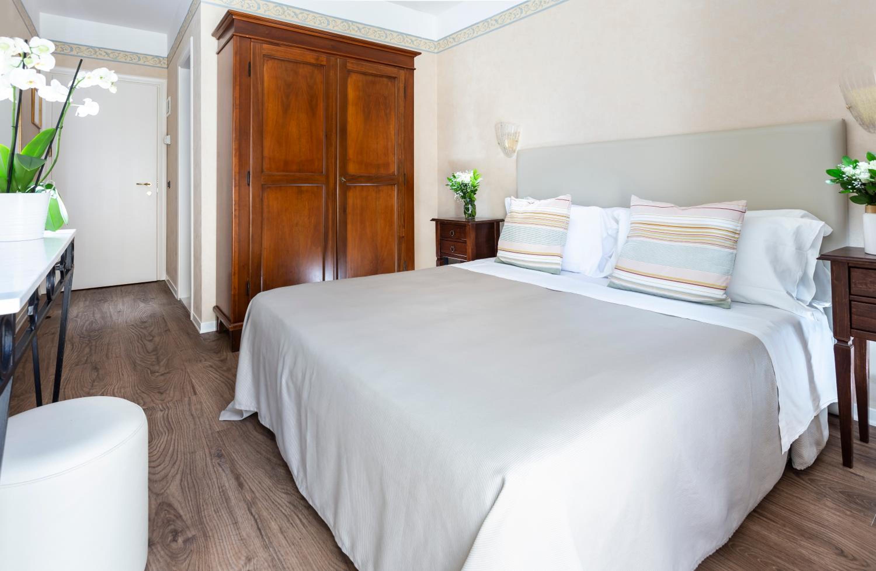 Superior Double or Twin Room - Photo 12