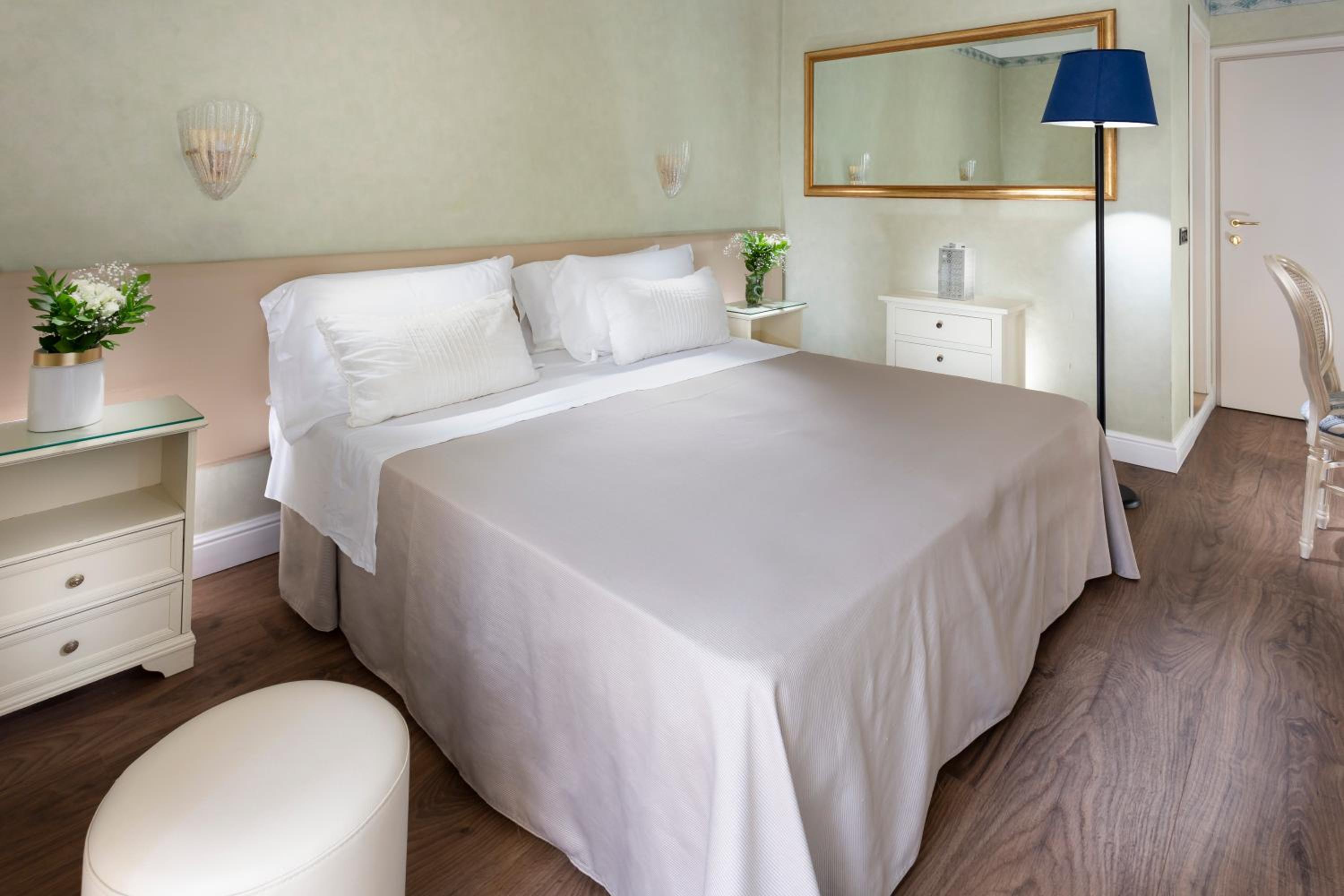 Superior Double or Twin Room - Photo 8