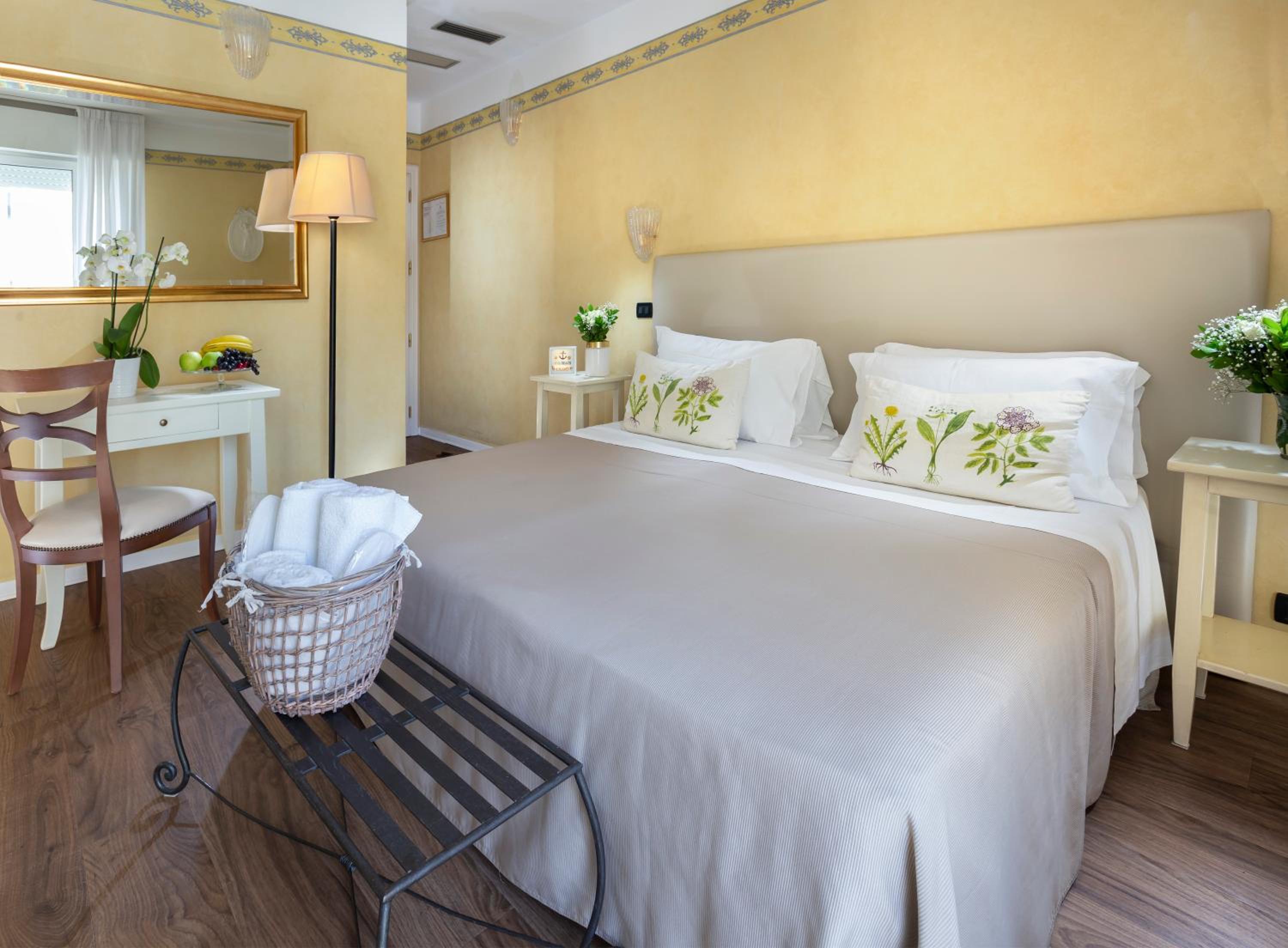 Superior Double or Twin Room - Photo 10
