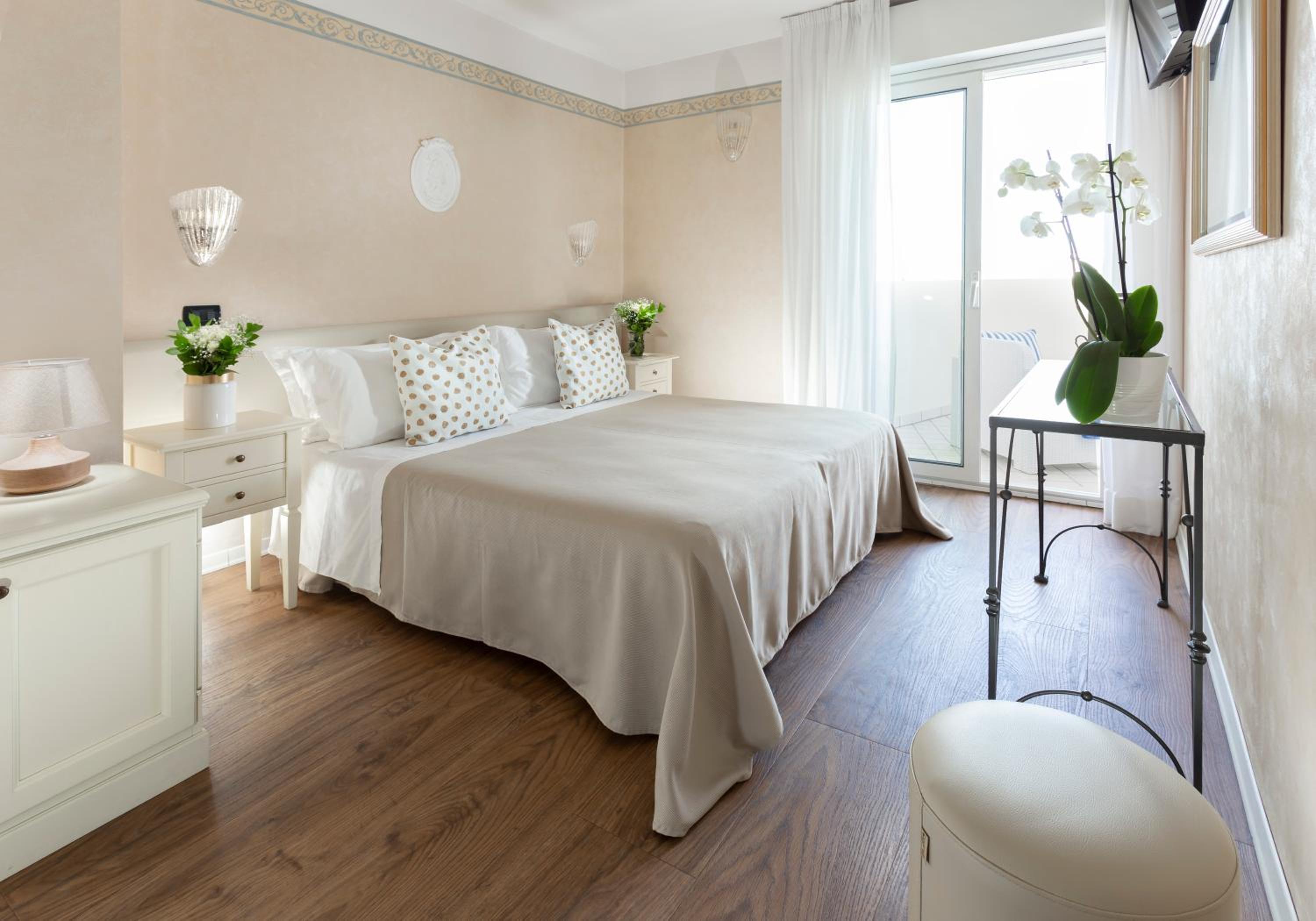 Superior Double or Twin Room - Photo 13