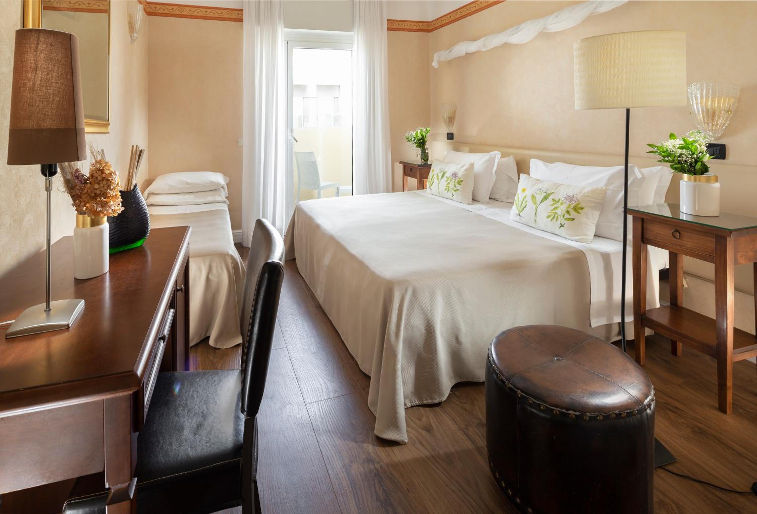 Superior Triple Room with Sea View - Photo 2