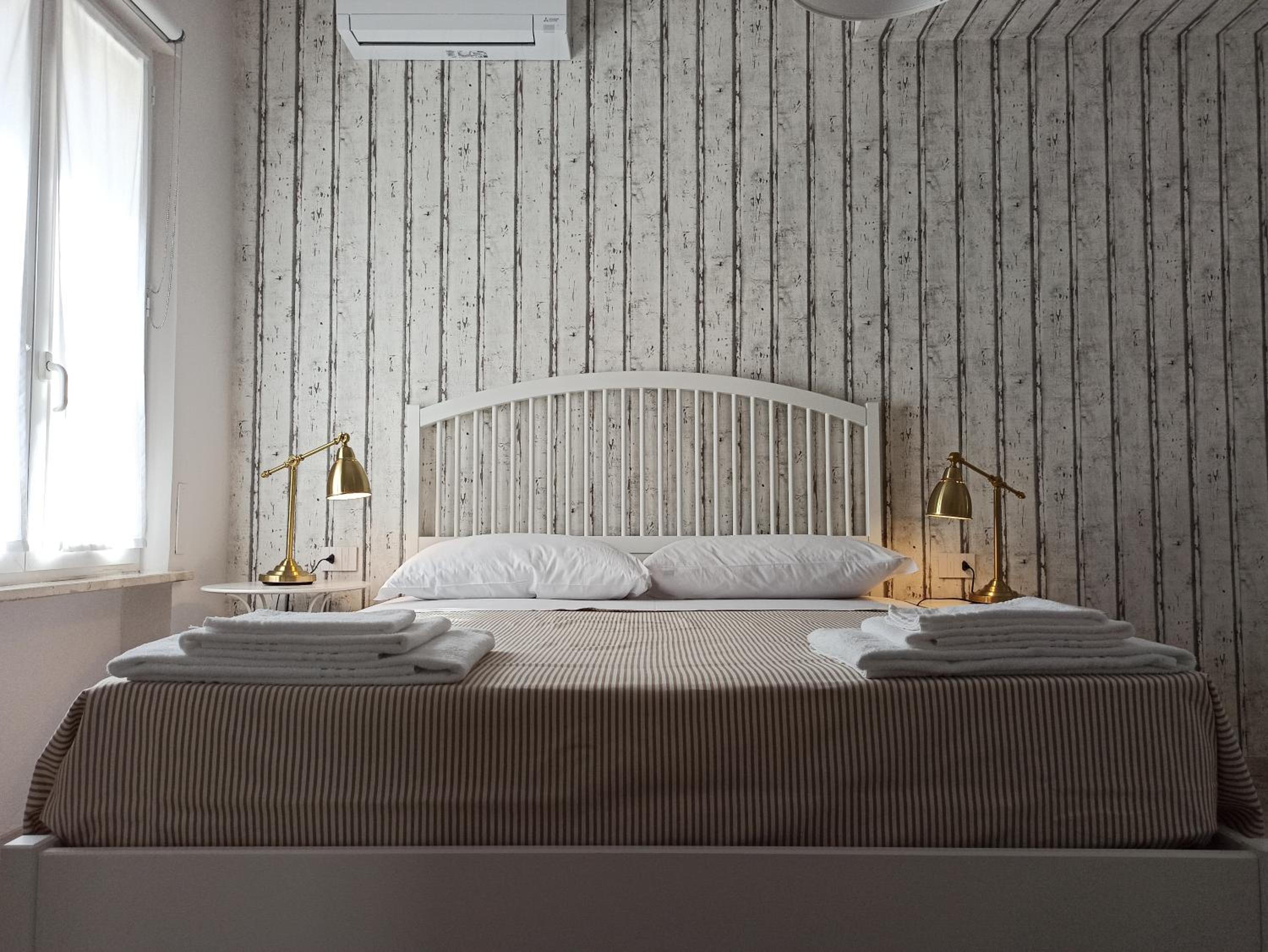 Deluxe King Room photo 1