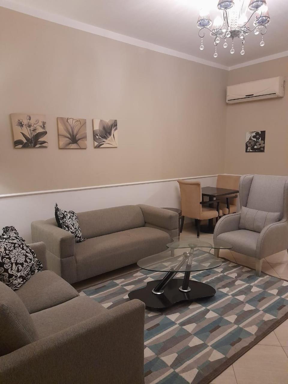 Luxury One-Bedroom Apartment photo 1