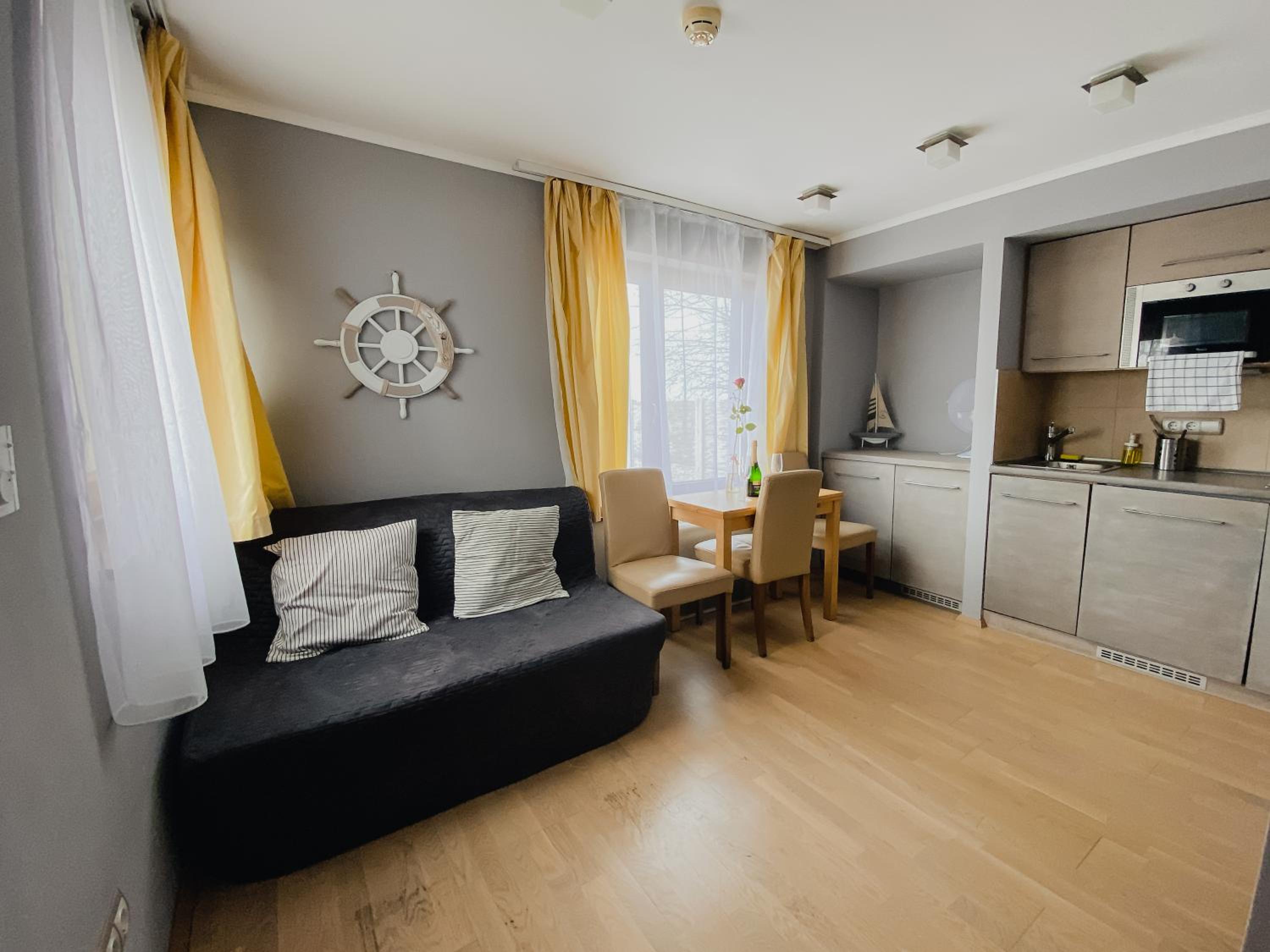 One-Bedroom Apartment with Lake View  (4 Adults) photo 3