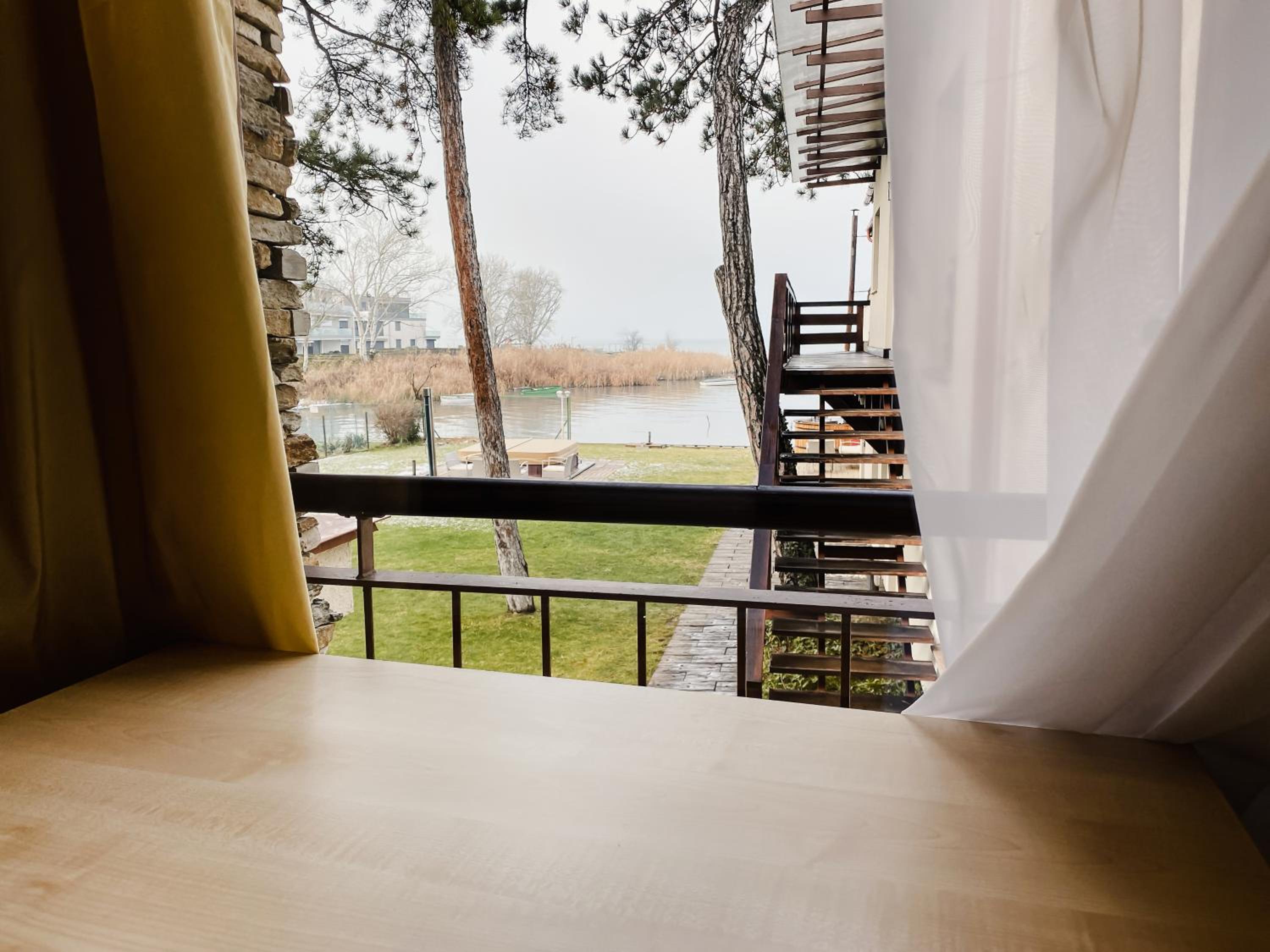 Studio with Lake View (2 Adults) photo 3